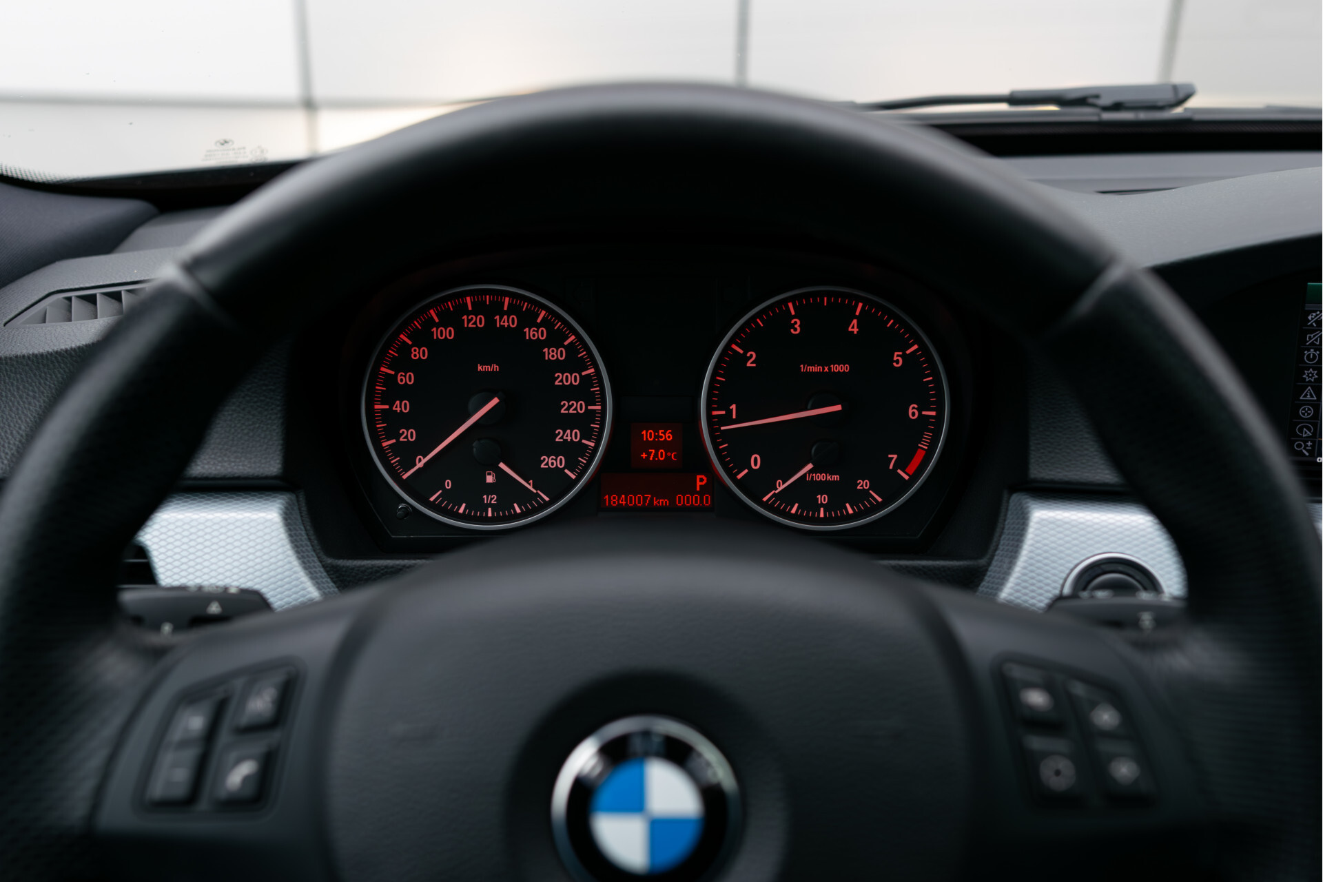 BMW 3 Serie Touring 318i M Sport Edition Pano | Shadowline | Hifi | Trekhaak | Xenon | NL auto | Aut6 Foto 18