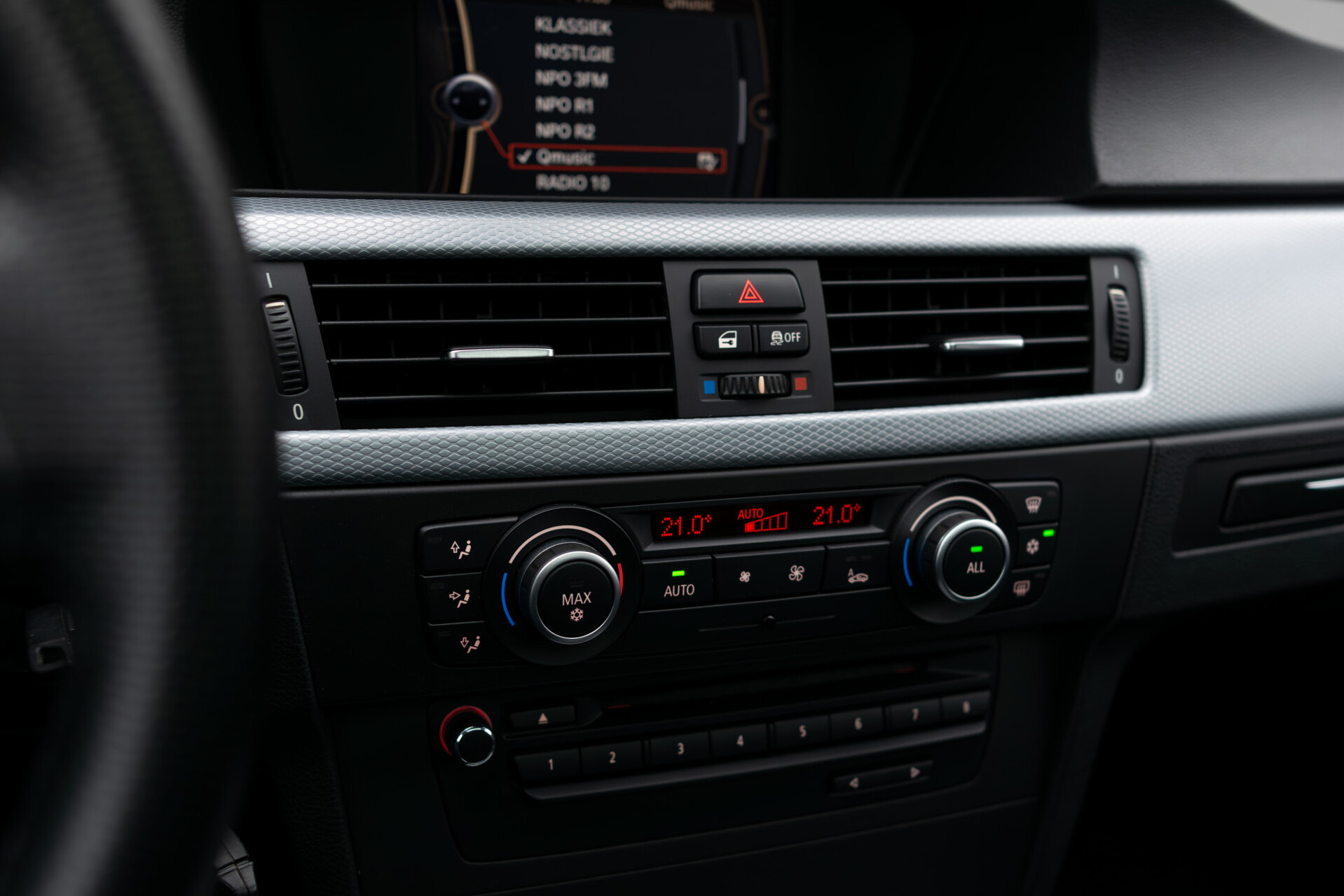 BMW 3 Serie Touring 318i M Sport Edition Pano | Shadowline | Hifi | Trekhaak | Xenon | NL auto | Aut6 Foto 20