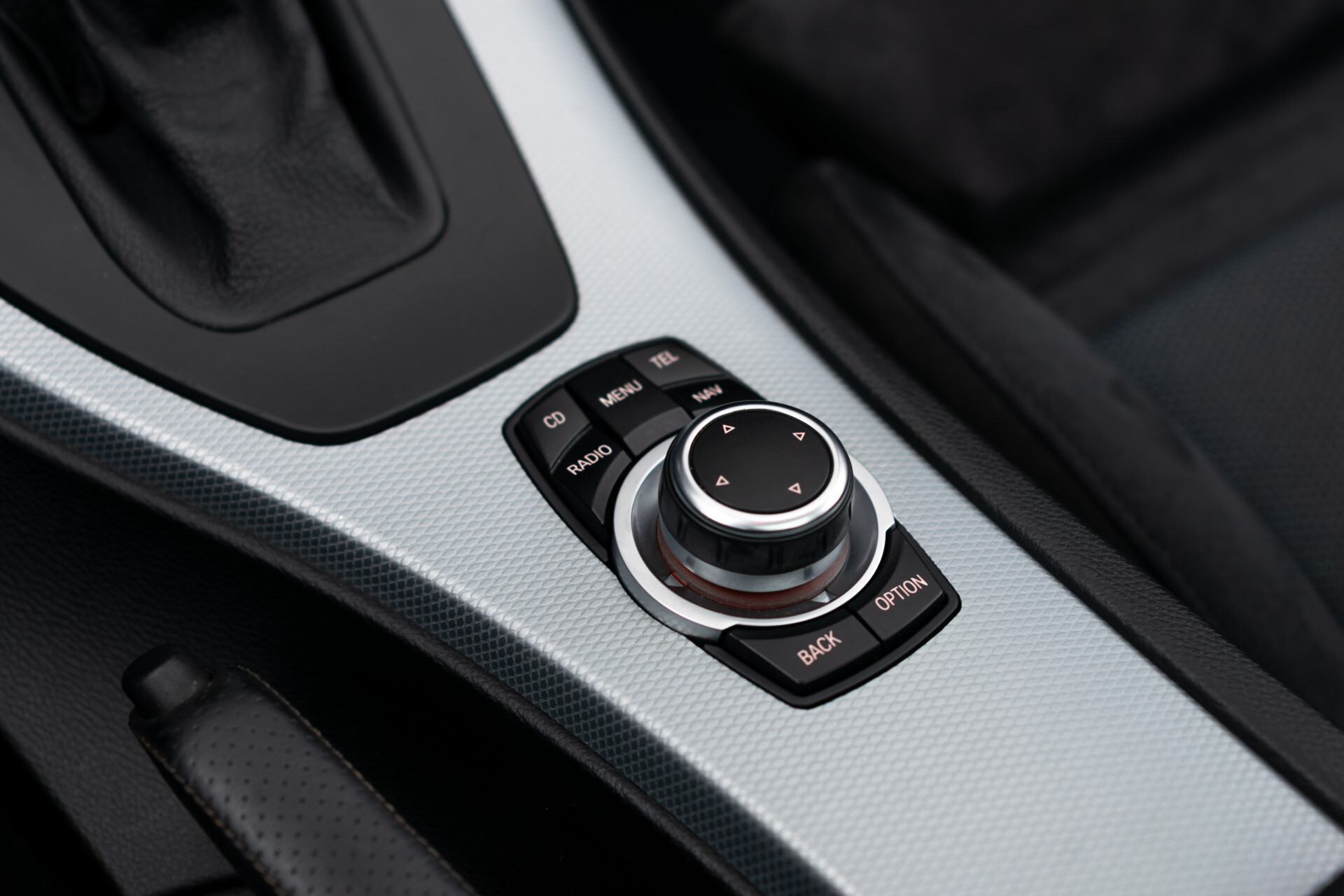 BMW 3 Serie Touring 318i M Sport Edition Pano | Shadowline | Hifi | Trekhaak | Xenon | NL auto | Aut6 Foto 23