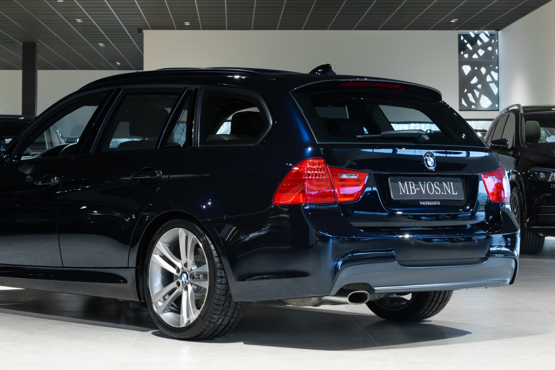 BMW 3 Serie Touring 318i M Sport Edition Pano | Shadowline | Hifi | Trekhaak | Xenon | NL auto | Aut6 Foto 33
