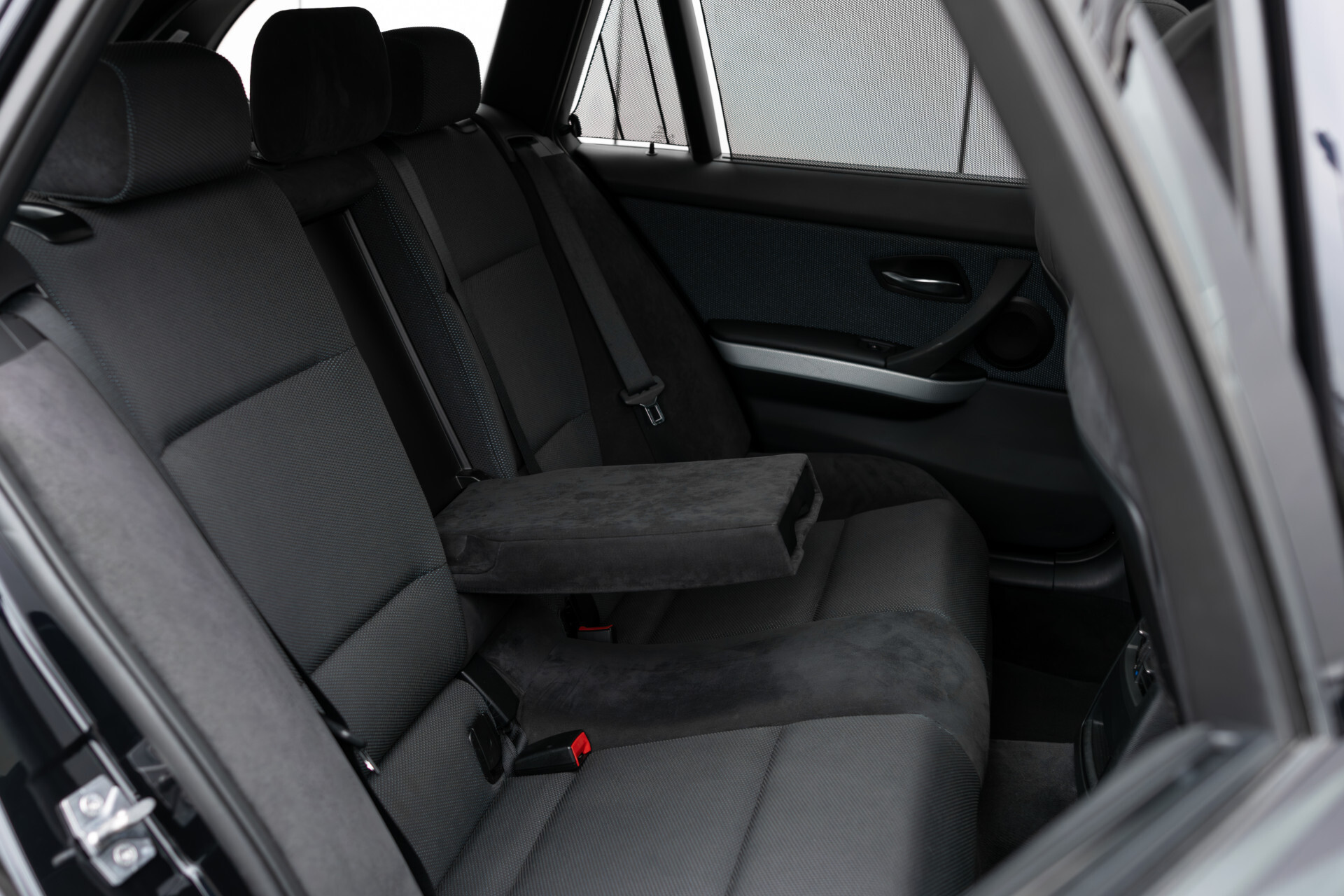 BMW 3 Serie Touring 318i M Sport Edition Pano | Shadowline | Hifi | Trekhaak | Xenon | NL auto | Aut6 Foto 7