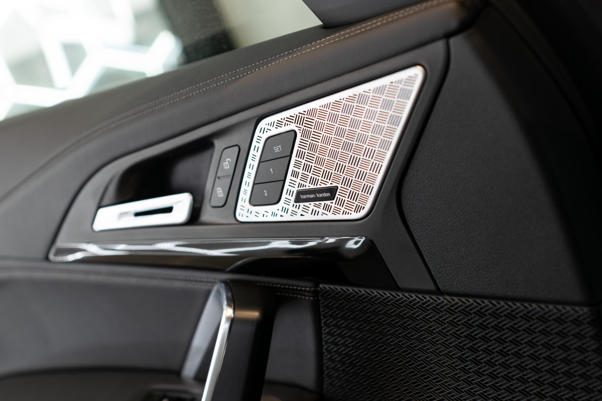 BMW iX1 xDrive30 M-sport Launch Edition 67 kWh Pano | Harman-Kardon | Massage | Incl. BTW Foto 10