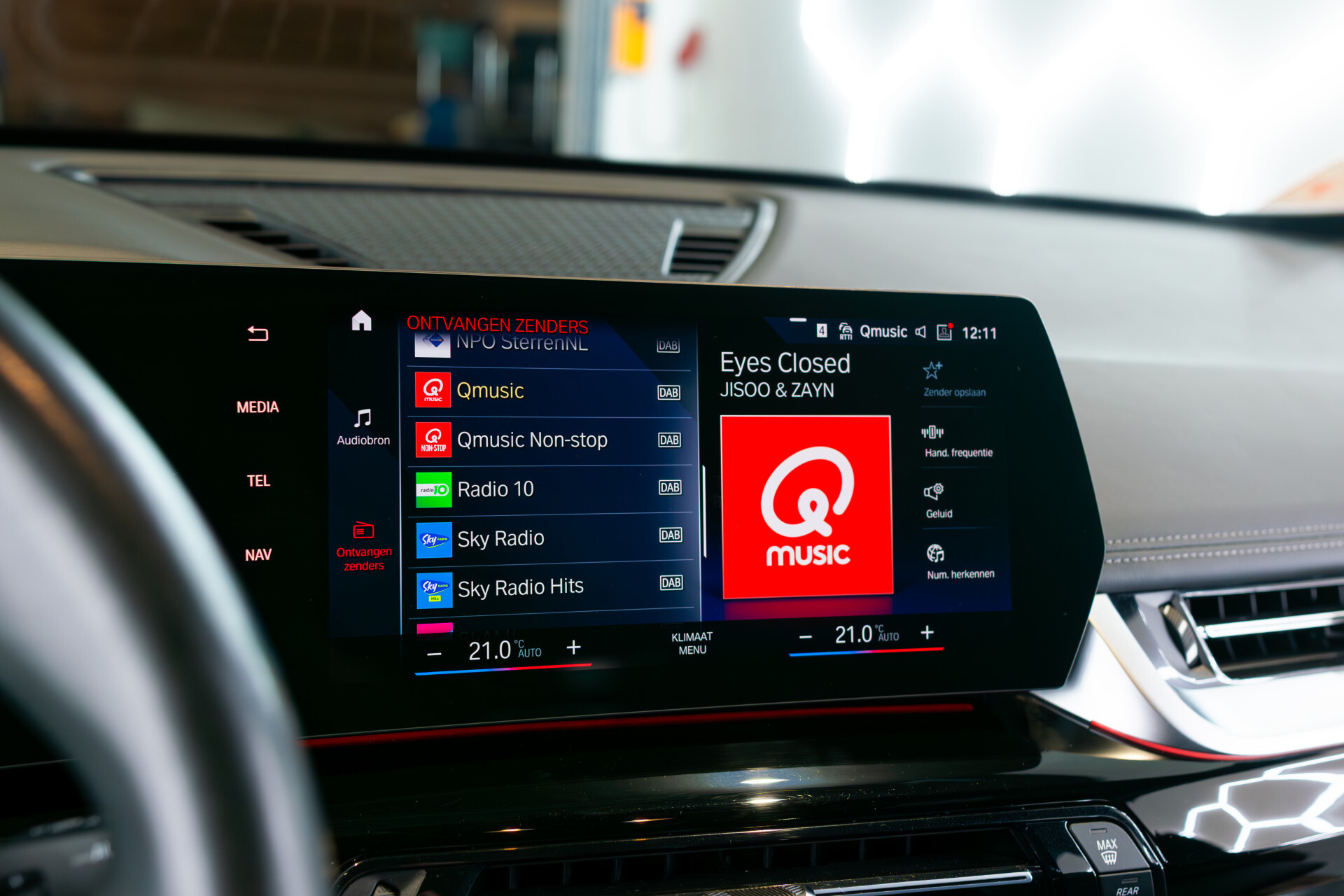 BMW iX1 xDrive30 M-sport Launch Edition 67 kWh Pano | Harman-Kardon | Massage | Incl. BTW Foto 11