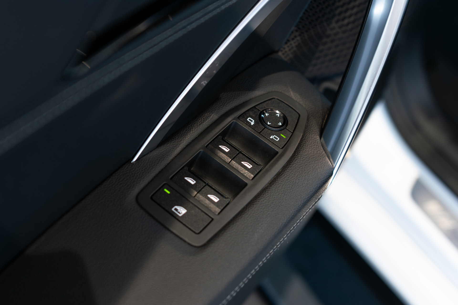 BMW iX1 xDrive30 M-sport Launch Edition 67 kWh Pano | Harman-Kardon | Massage | Incl. BTW Foto 12