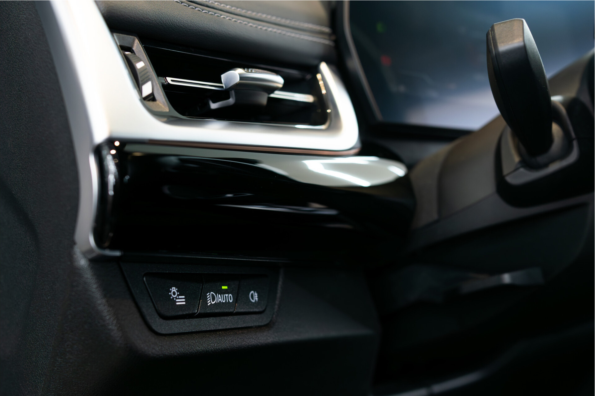 BMW iX1 xDrive30 M-sport Launch Edition 67 kWh Pano | Harman-Kardon | Massage | Incl. BTW Foto 16