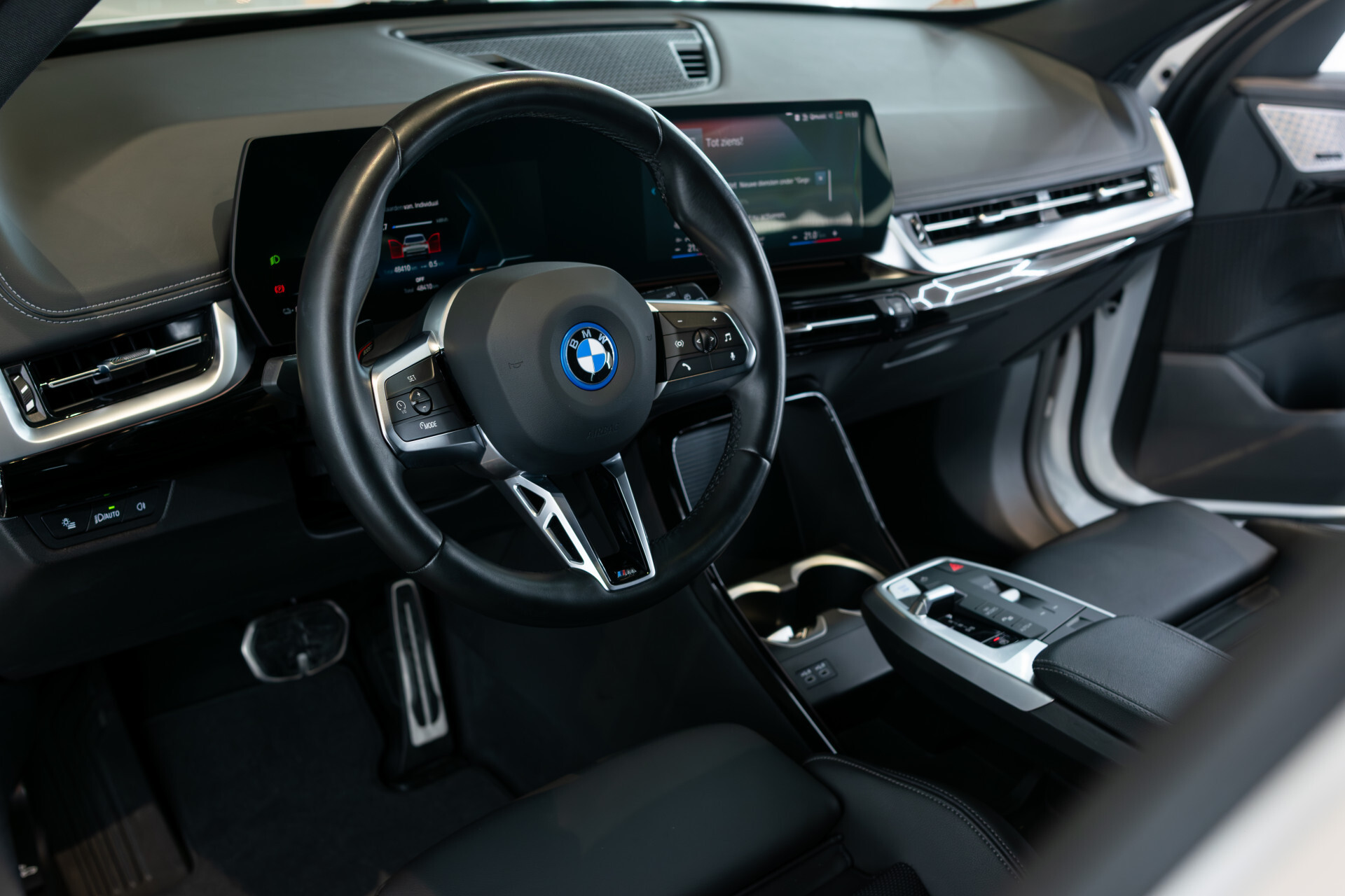 BMW iX1 xDrive30 M-sport Launch Edition 67 kWh Pano | Harman-Kardon | Massage | Incl. BTW Foto 18