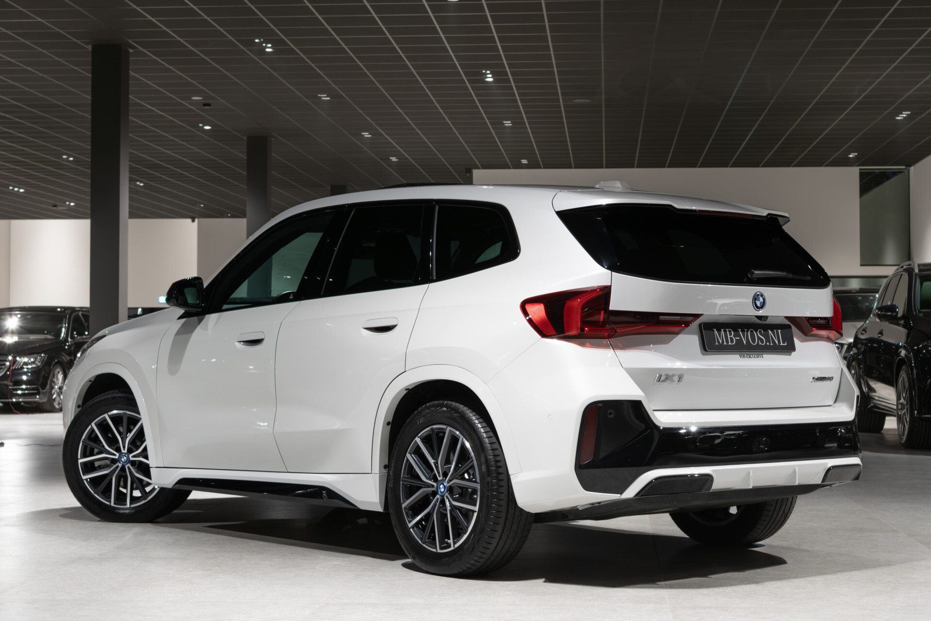 BMW iX1 xDrive30 M-sport Launch Edition 67 kWh Pano | Harman-Kardon | Massage | Incl. BTW Foto 2