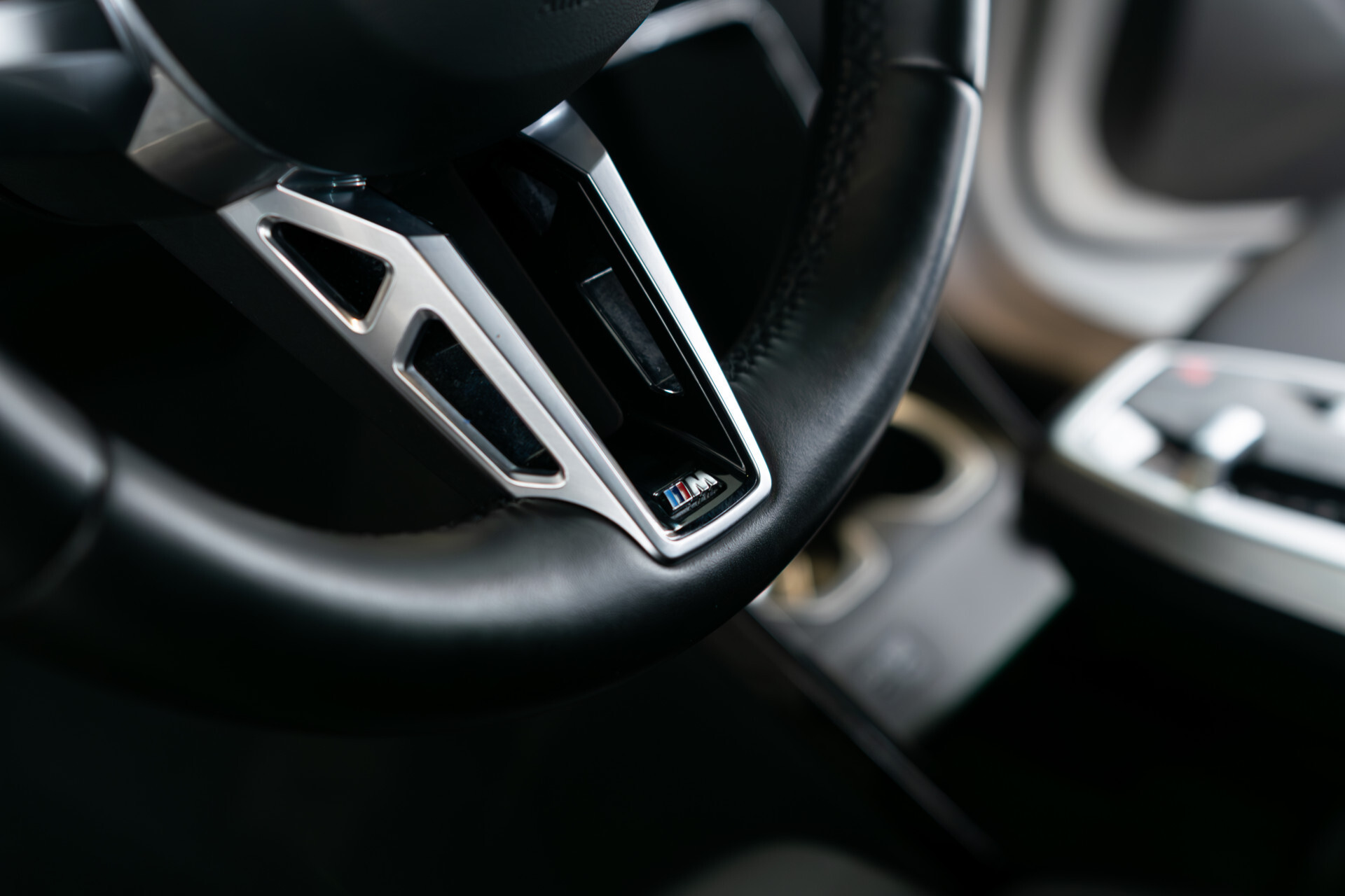 BMW iX1 xDrive30 M-sport Launch Edition 67 kWh Pano | Harman-Kardon | Massage | Incl. BTW Foto 22