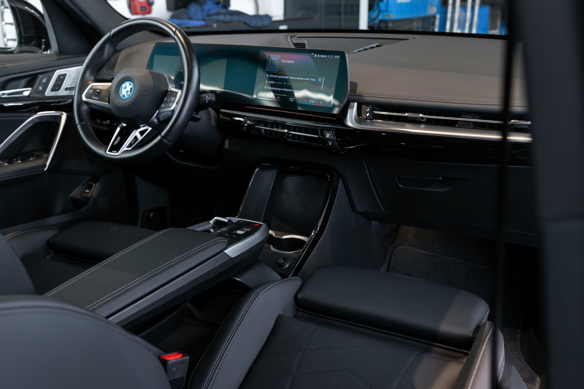BMW iX1 xDrive30 M-sport Launch Edition 67 kWh Pano | Harman-Kardon | Massage | Incl. BTW Foto 28