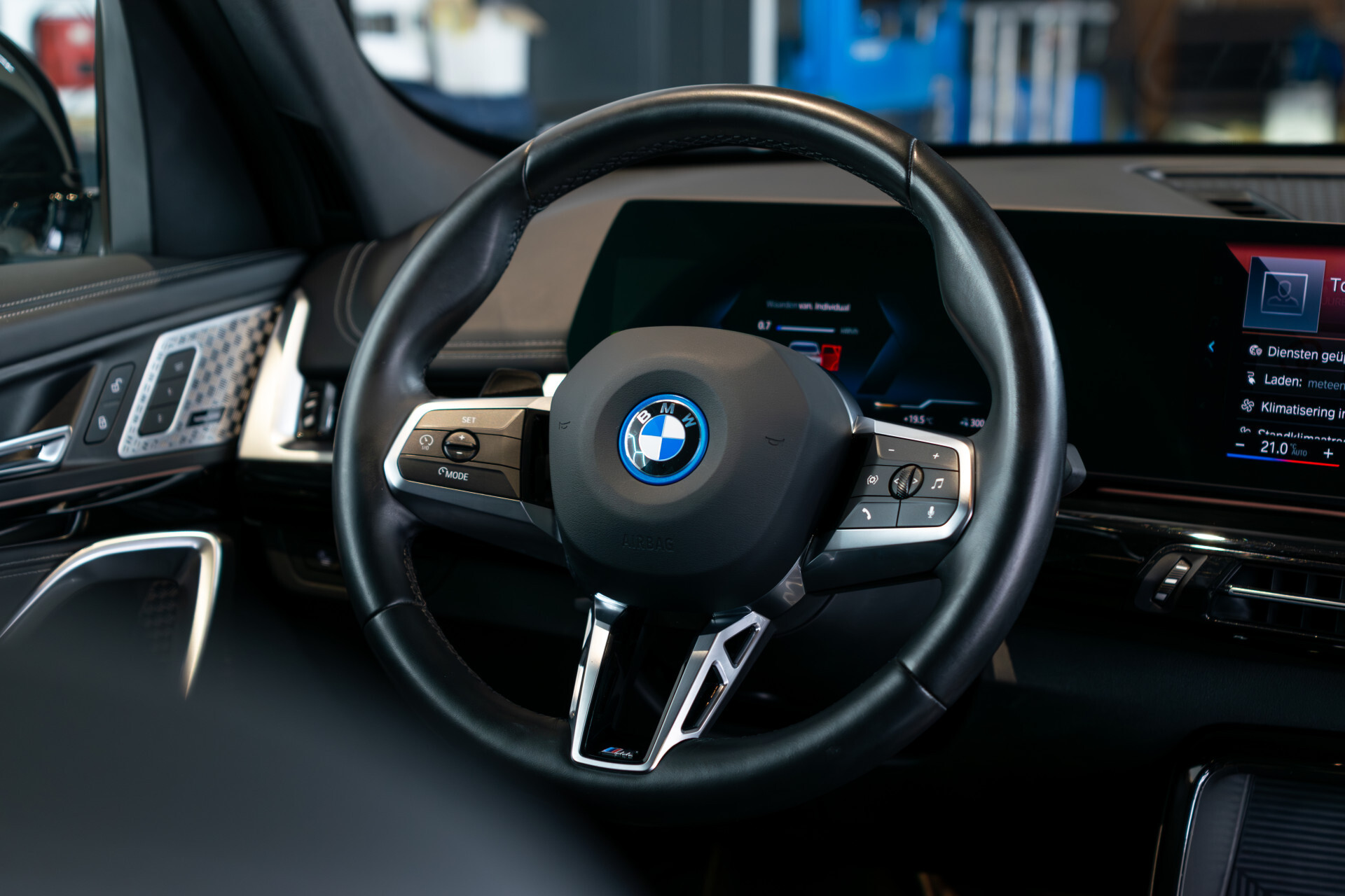 BMW iX1 xDrive30 M-sport Launch Edition 67 kWh Pano | Harman-Kardon | Massage | Incl. BTW Foto 34