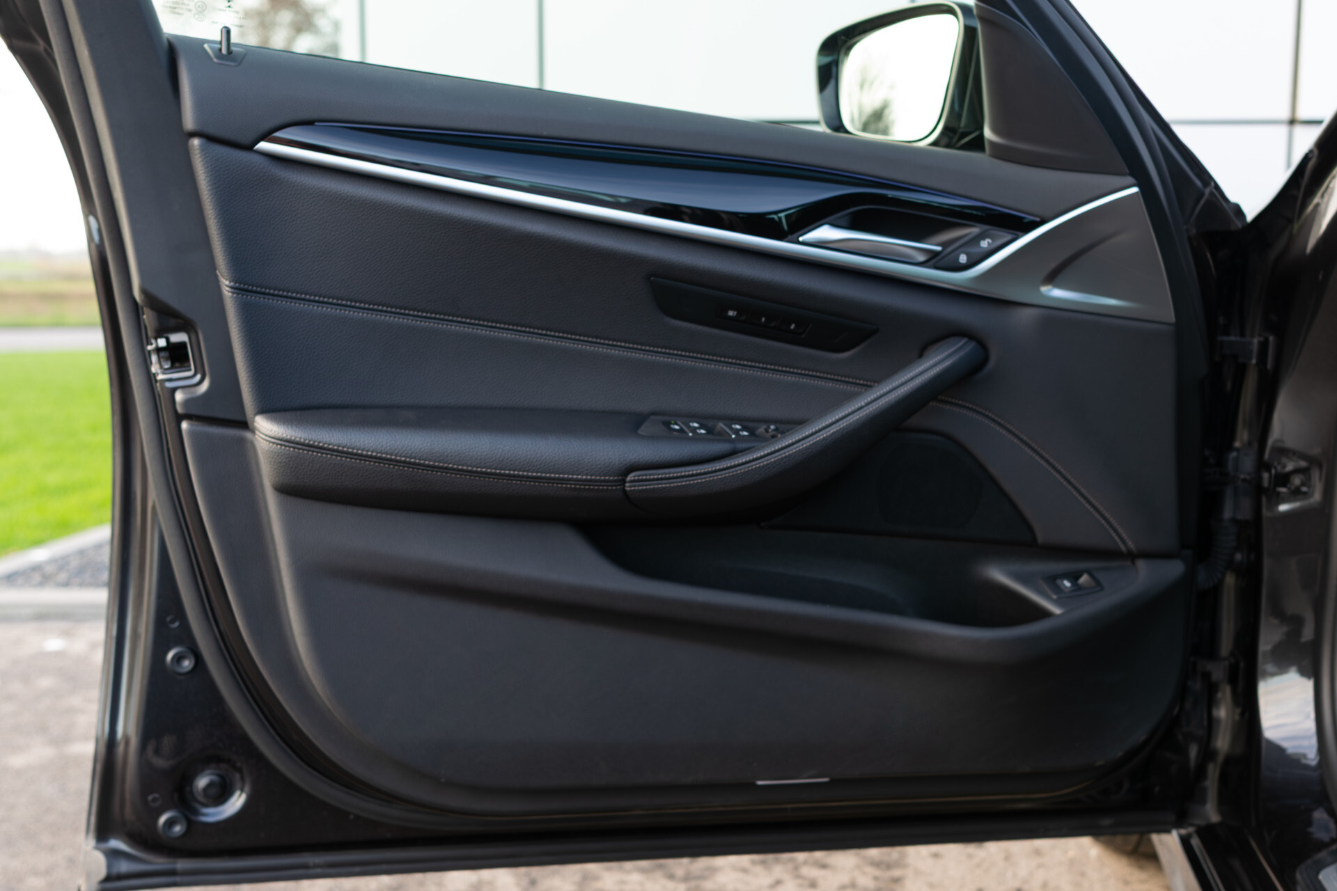 BMW 5 Serie 530i M-sport High Executive | ACC | Keyless | Pano Foto 12