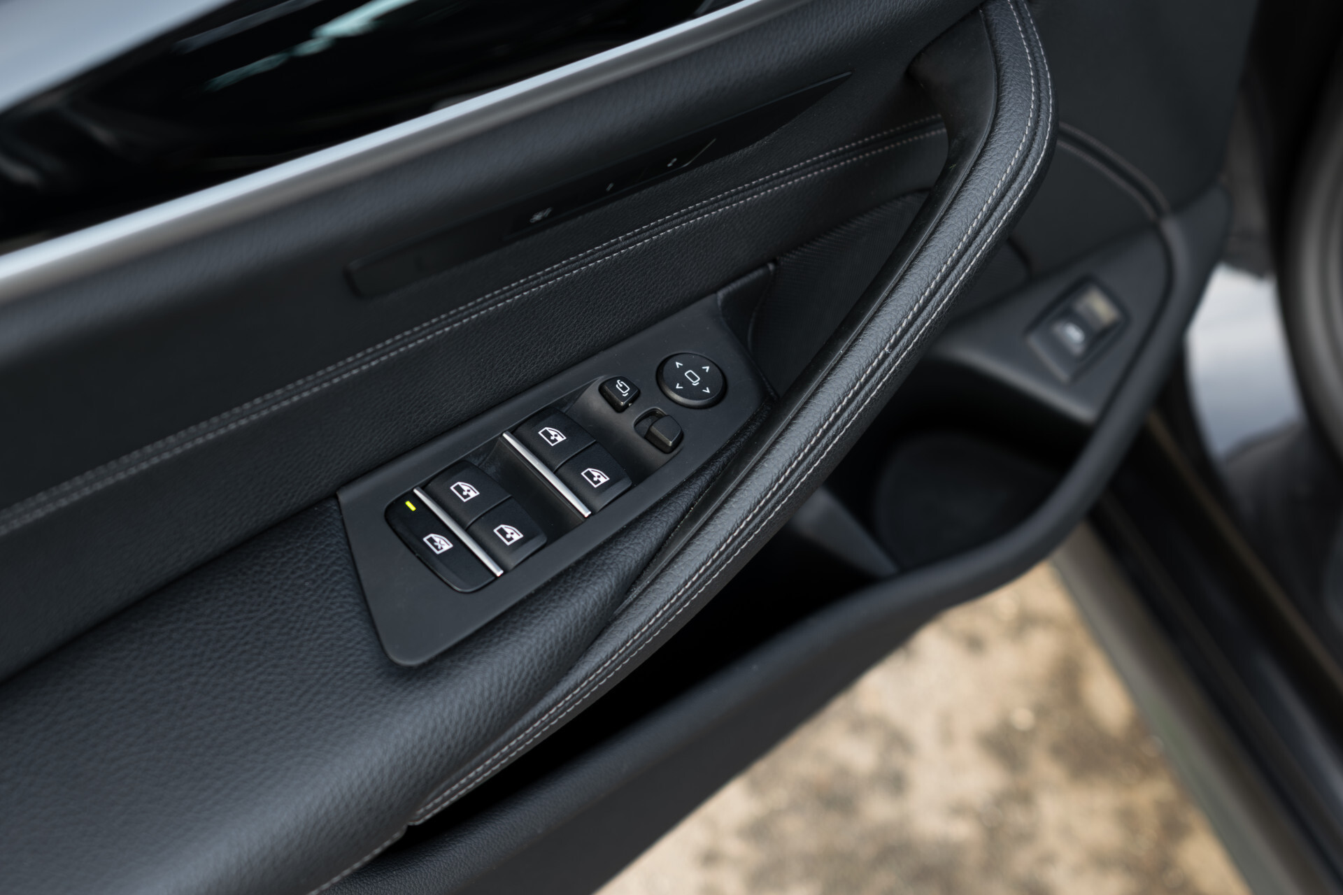 BMW 5 Serie 530i M-sport High Executive | ACC | Keyless | Pano Foto 16