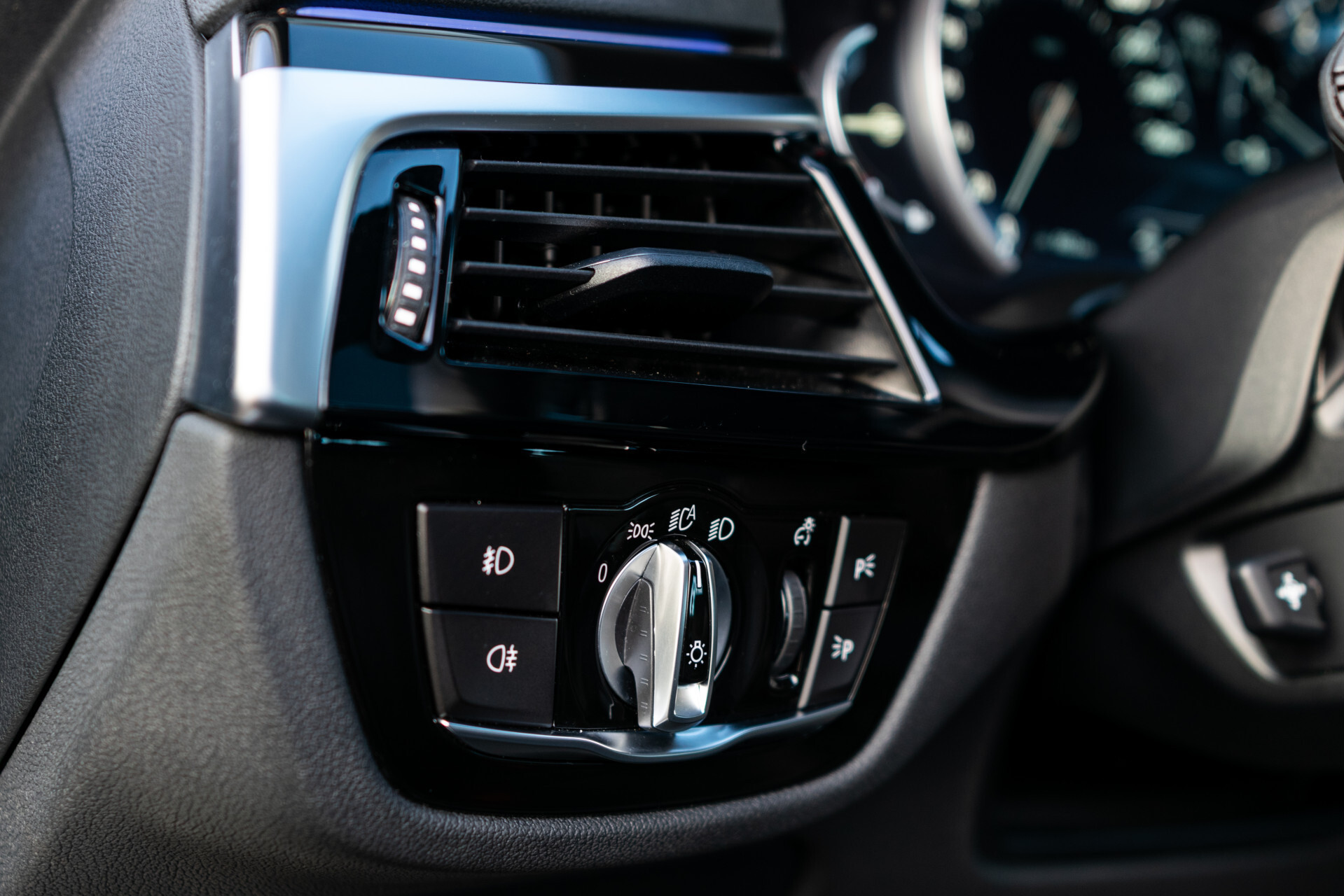 BMW 5 Serie 530i M-sport High Executive | ACC | Keyless | Pano Foto 18