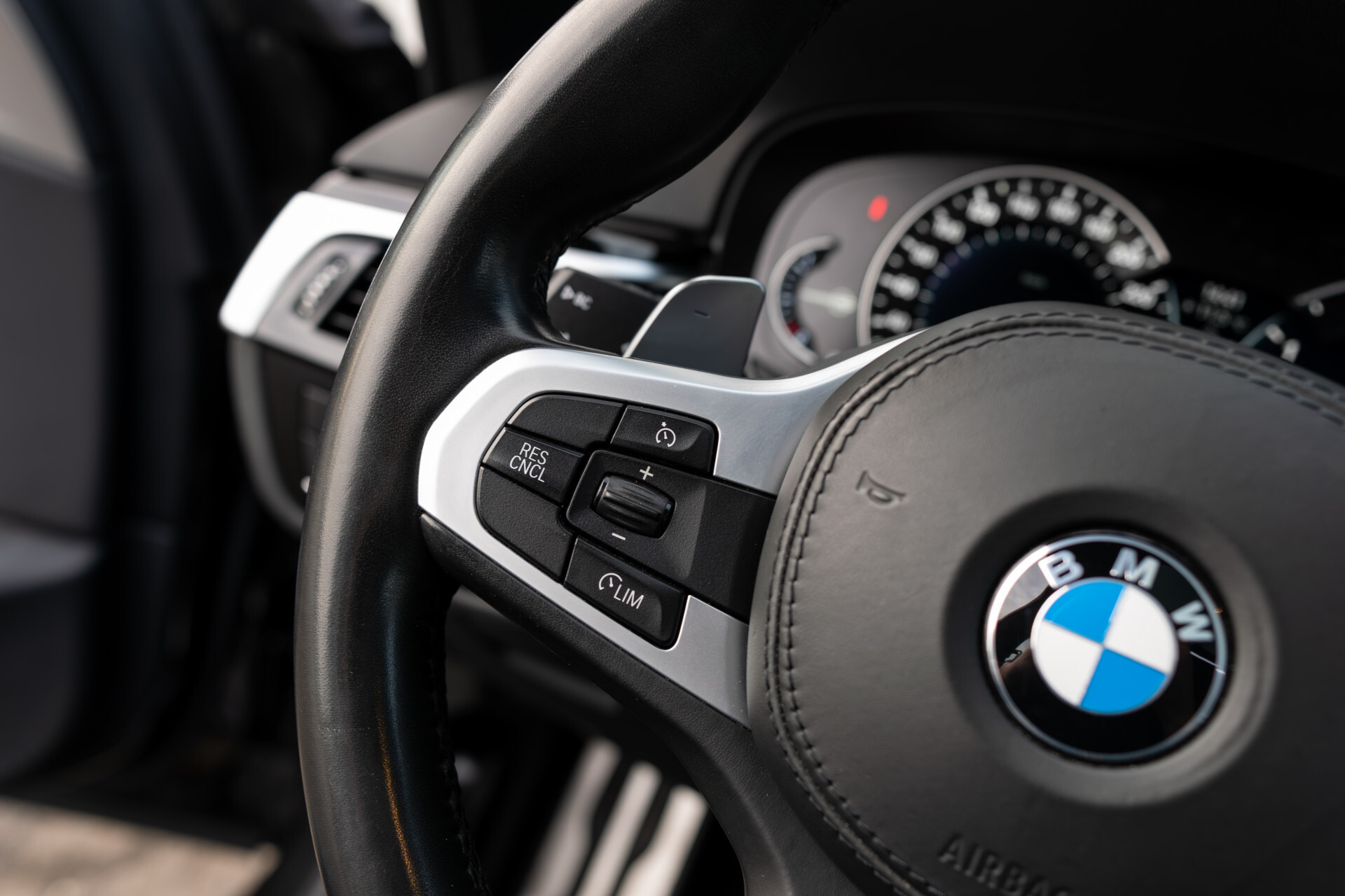 BMW 5 Serie 530i M-sport High Executive | ACC | Keyless | Pano Foto 22