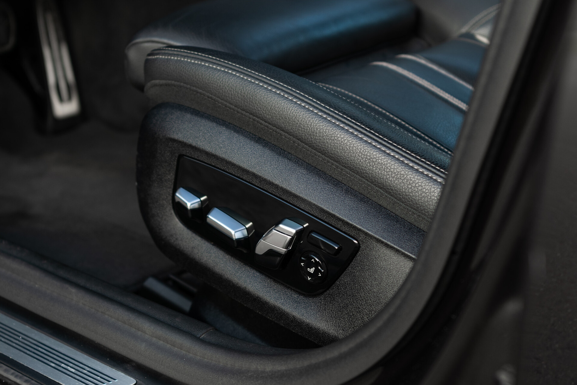 BMW 5 Serie 530i M-sport High Executive | ACC | Keyless | Pano Foto 28