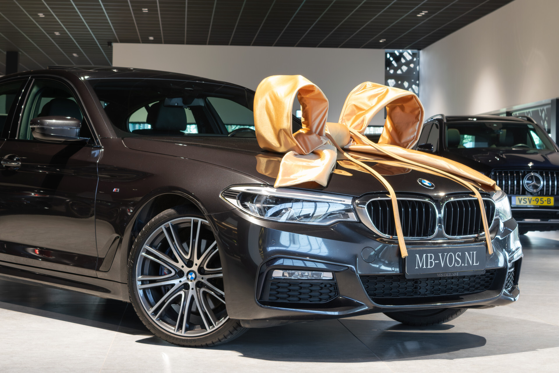 BMW 5 Serie 530i M-sport High Executive | ACC | Keyless | Pano Foto 3