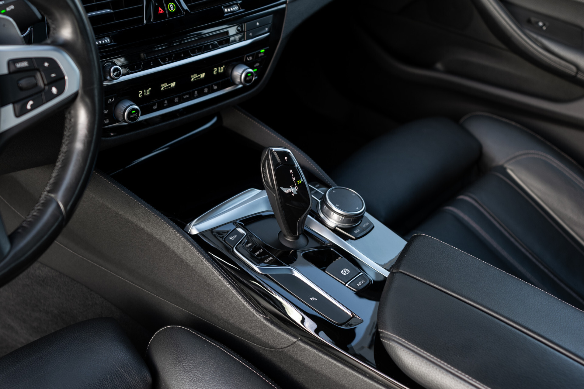 BMW 5 Serie 530i M-sport High Executive | ACC | Keyless | Pano Foto 30