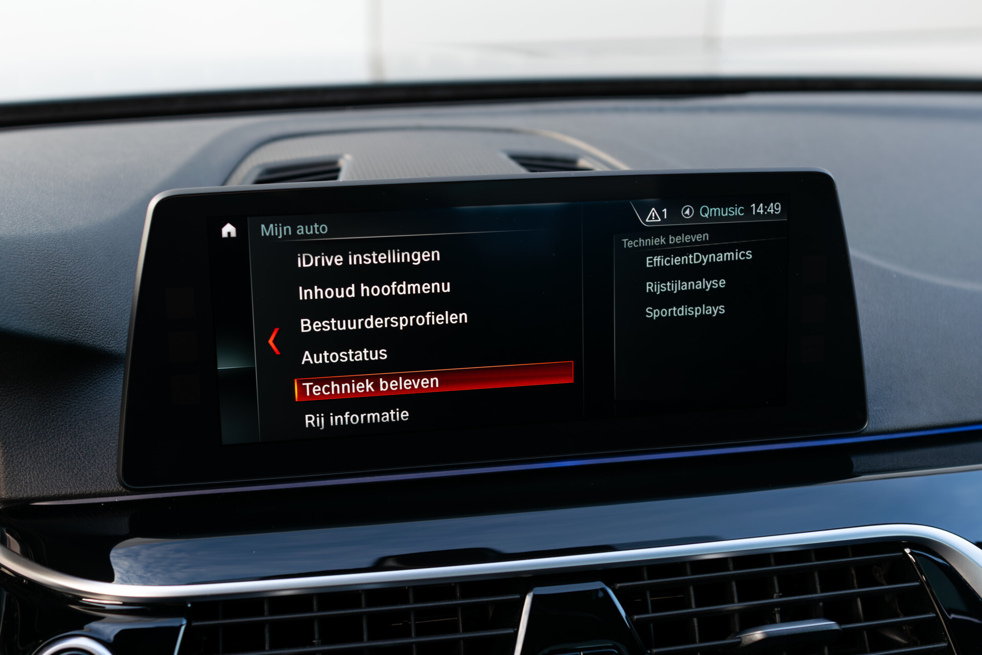 BMW 5 Serie 530i M-sport High Executive | ACC | Keyless | Pano Foto 35