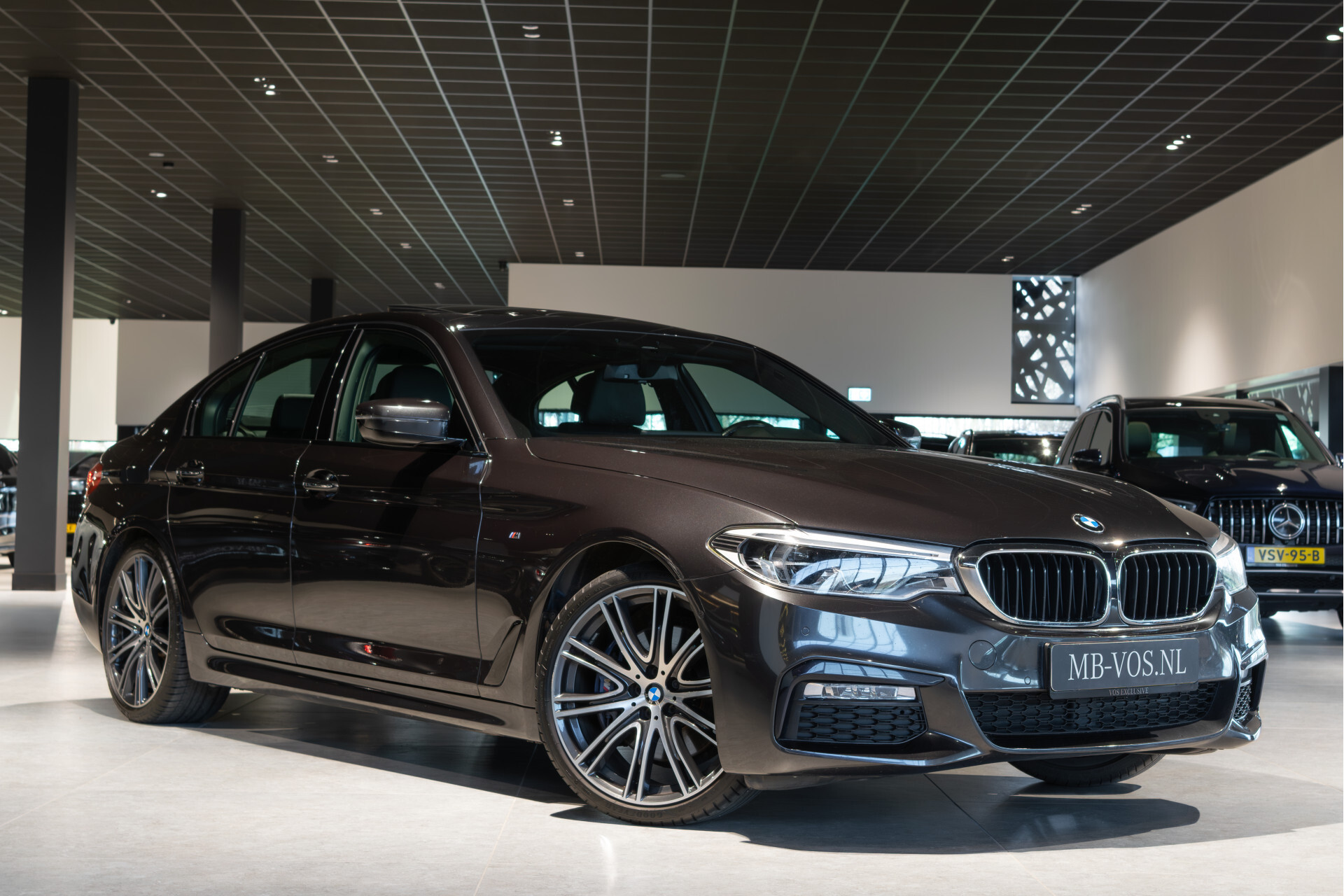BMW 5 Serie 530i M-sport High Executive | ACC | Keyless | Pano Foto 5