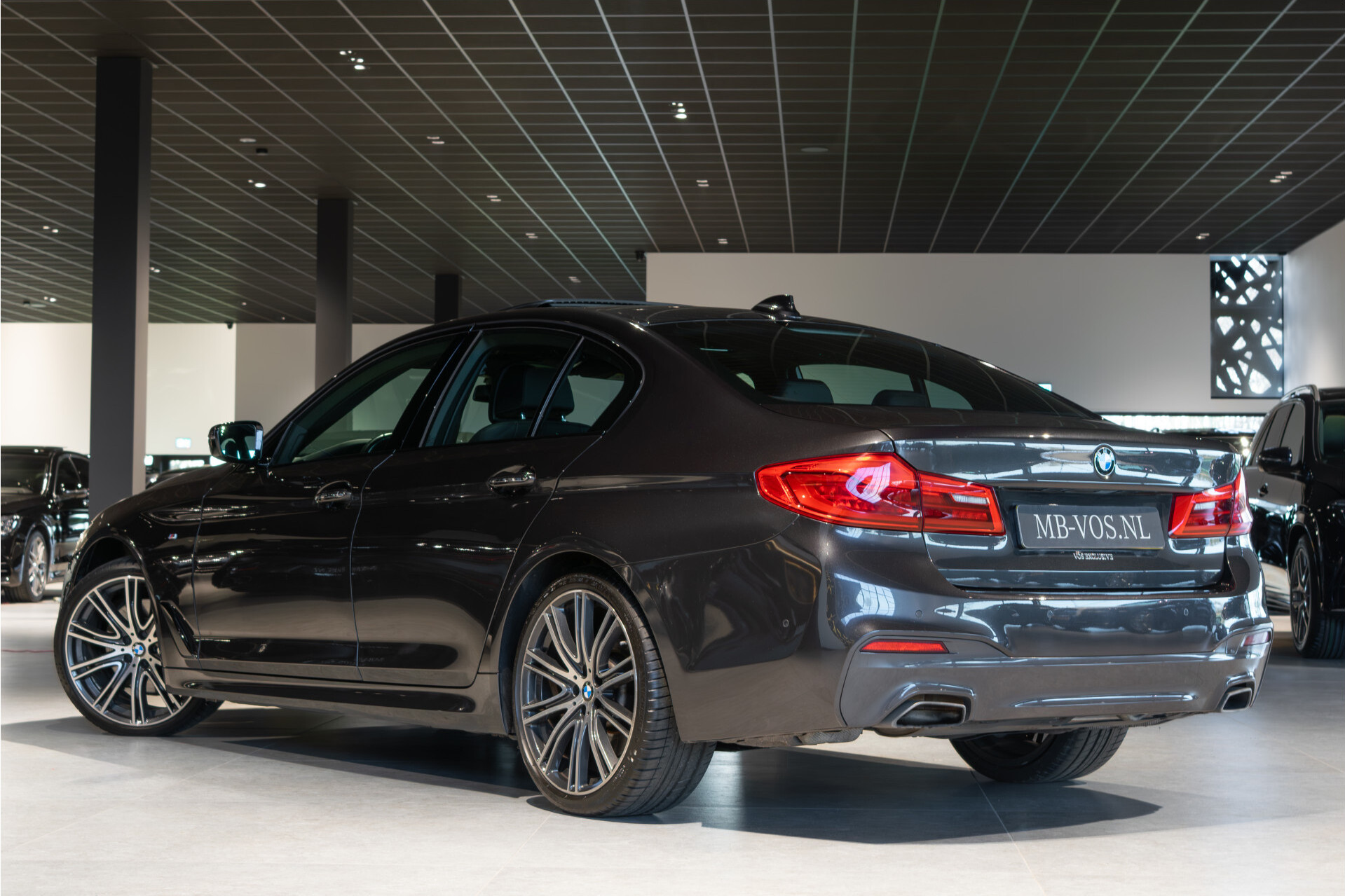 BMW 5 Serie 530i M-sport High Executive | ACC | Keyless | Pano Foto 6