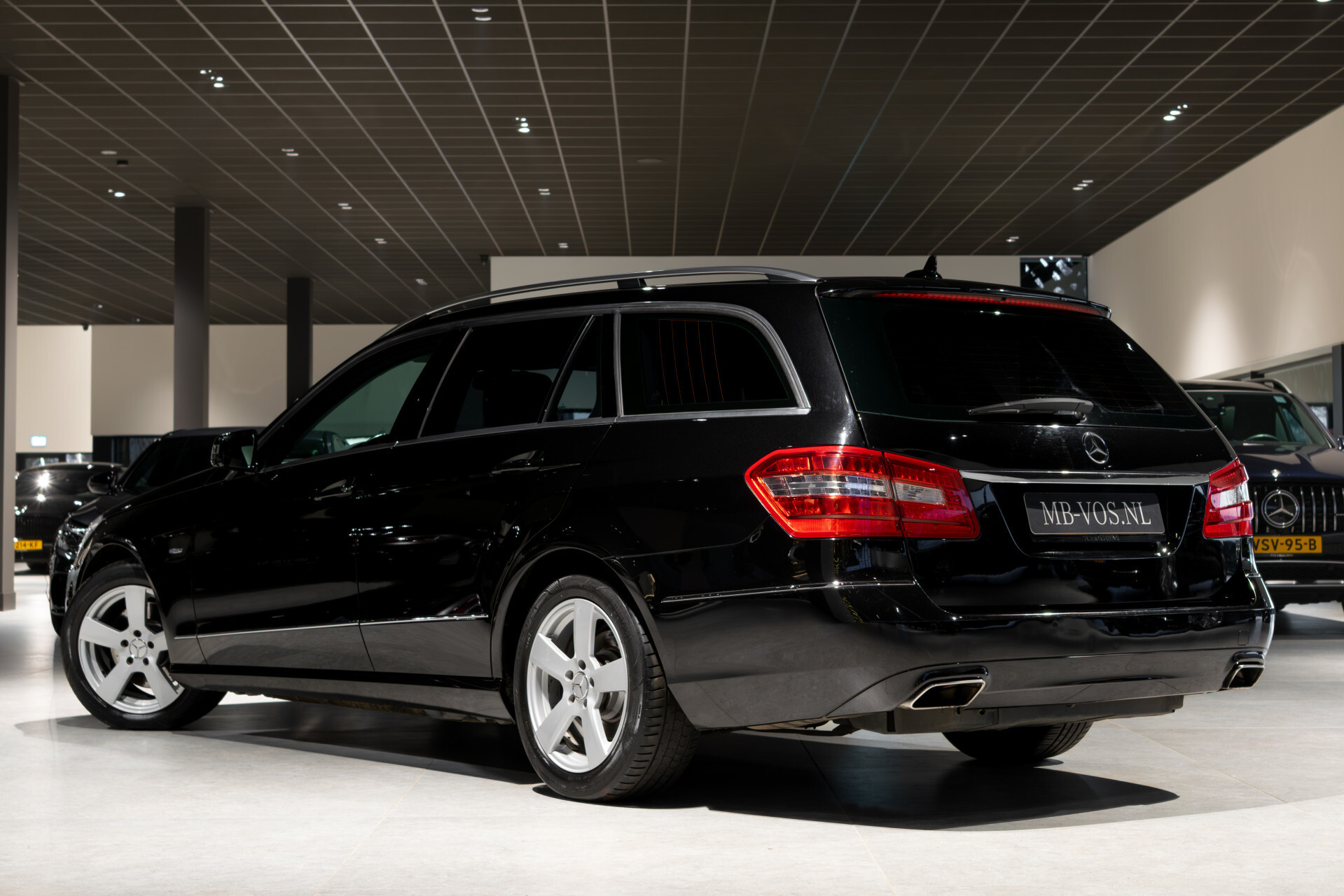 Mercedes-Benz E-Klasse Estate 200 CGI Edition Sport Leder | Trekhaak | Xenon | Verw-stoelen | LED | Privacyglas | Aut7 Foto 2