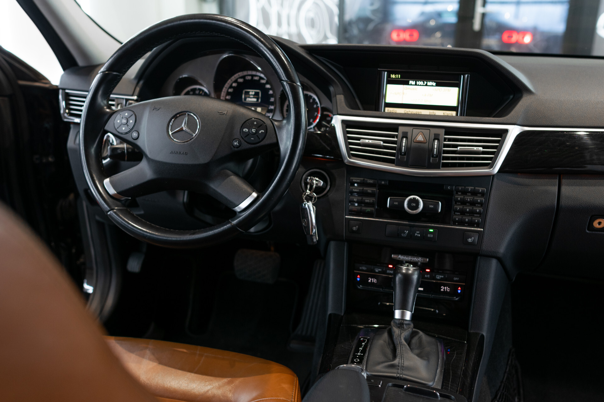 Mercedes-Benz E-Klasse Estate 200 CGI Edition Sport Leder | Trekhaak | Xenon | Verw-stoelen | LED | Privacyglas | Aut7 Foto 20