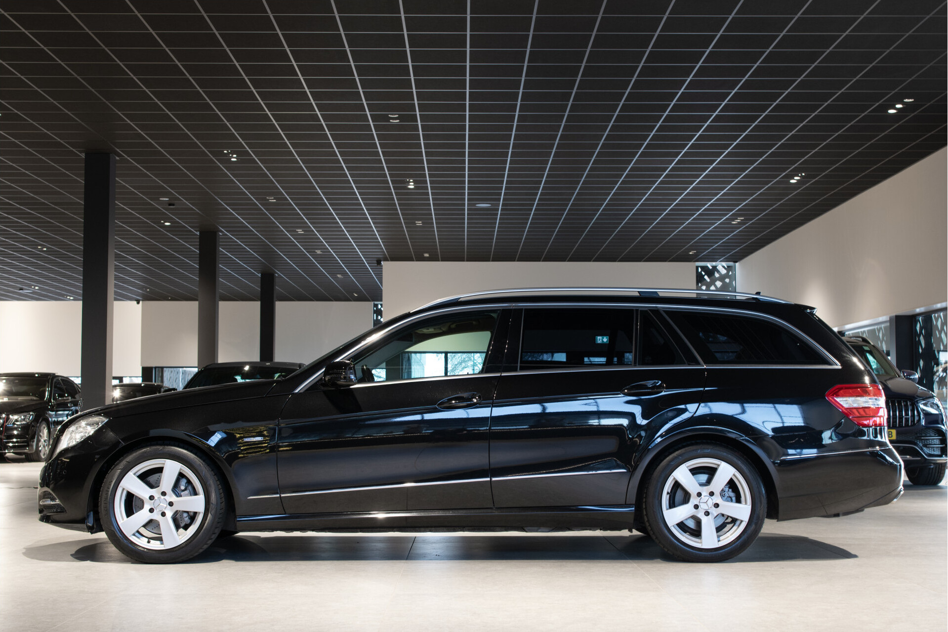 Mercedes-Benz E-Klasse Estate 200 CGI Edition Sport Leder | Trekhaak | Xenon | Verw-stoelen | LED | Privacyglas | Aut7 Foto 4