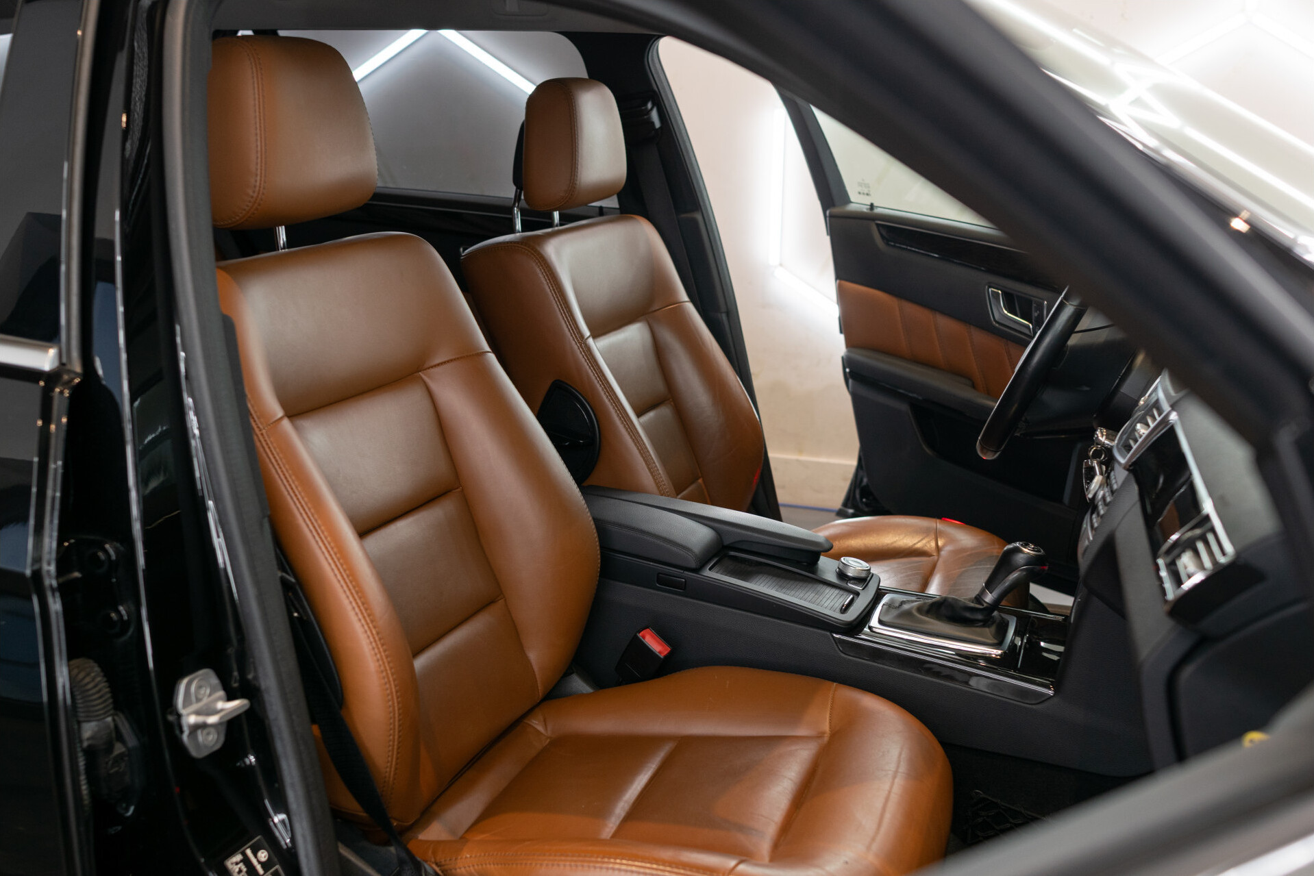 Mercedes-Benz E-Klasse Estate 200 CGI Edition Sport Leder | Trekhaak | Xenon | Verw-stoelen | LED | Privacyglas | Aut7 Foto 6