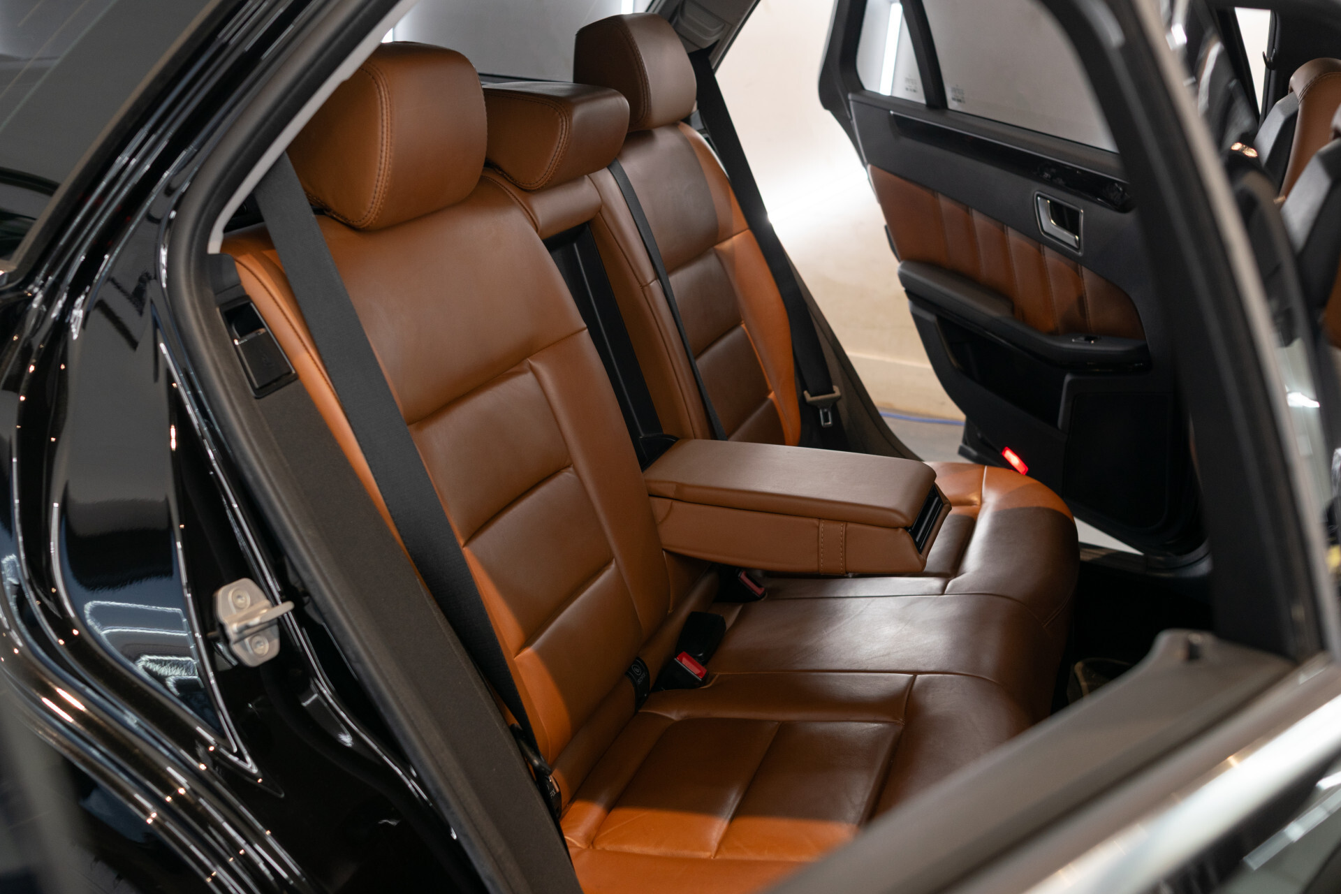 Mercedes-Benz E-Klasse Estate 200 CGI Edition Sport Leder | Trekhaak | Xenon | Verw-stoelen | LED | Privacyglas | Aut7 Foto 7