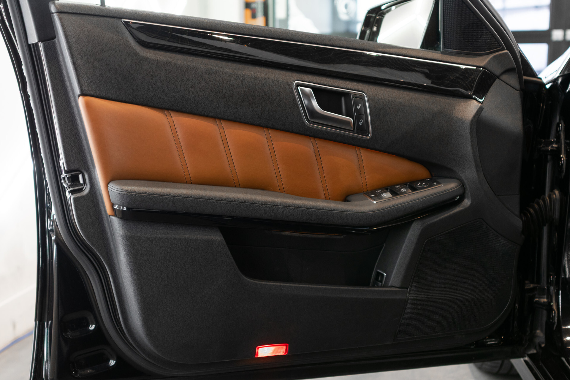 Mercedes-Benz E-Klasse Estate 200 CGI Edition Sport Leder | Trekhaak | Xenon | Verw-stoelen | LED | Privacyglas | Aut7 Foto 8