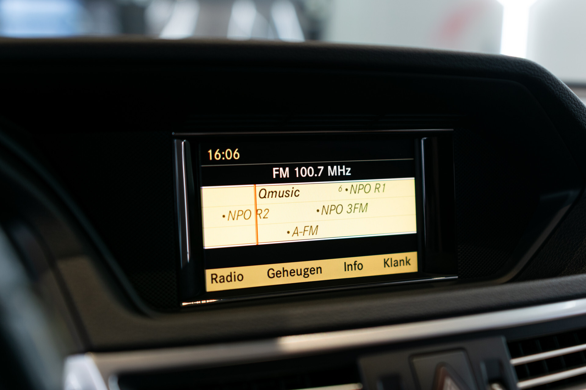 Mercedes-Benz E-Klasse Estate 200 CGI Edition Sport Leder | Trekhaak | Xenon | Verw-stoelen | LED | Privacyglas | Aut7 Foto 9