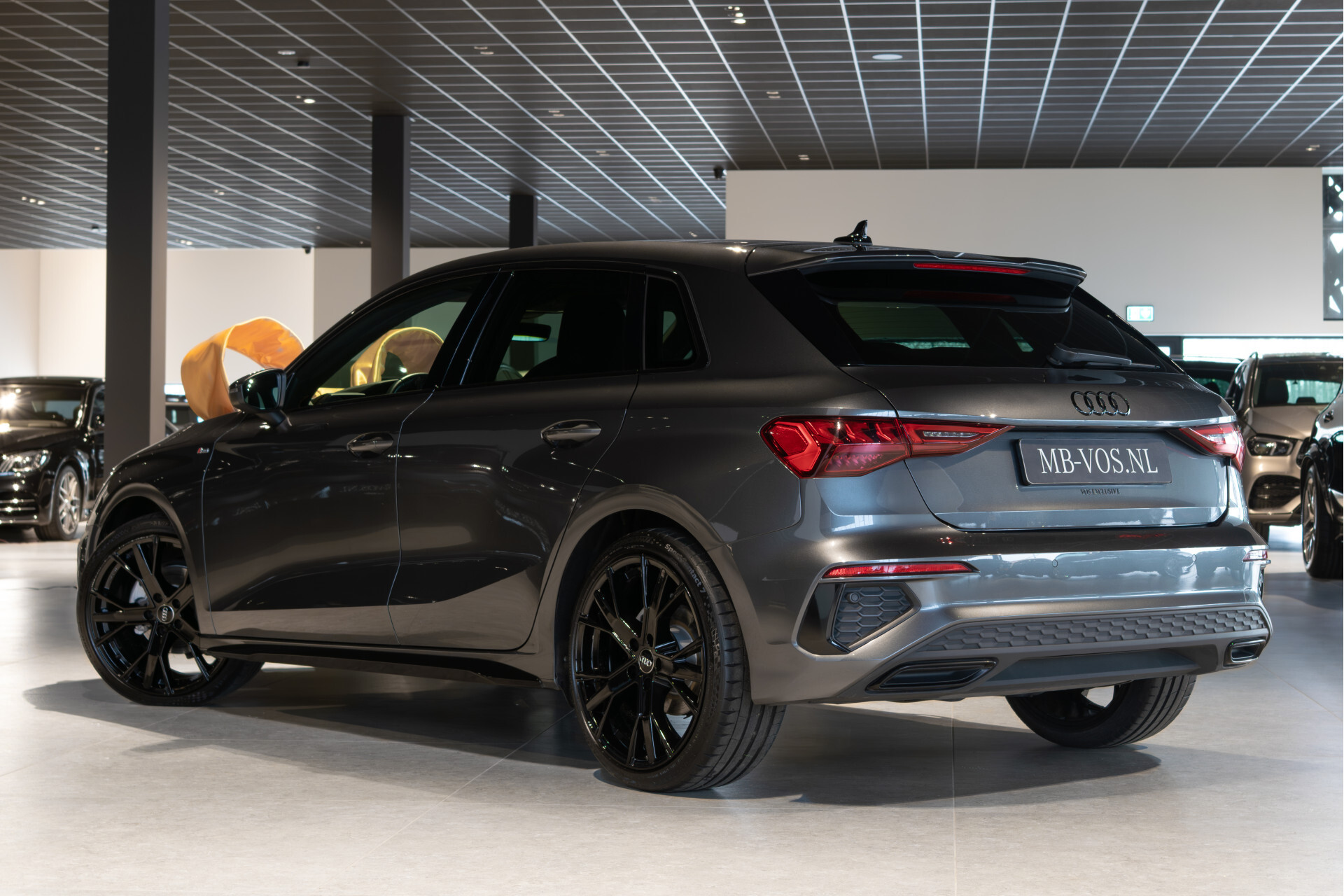 Audi A3 Sportback 30 TFSI S-Line Edition Blackline | Virtual | MMI Plus | Sound | LED | Sportstoelen | 18" | Ambient | New service/apk Foto 2