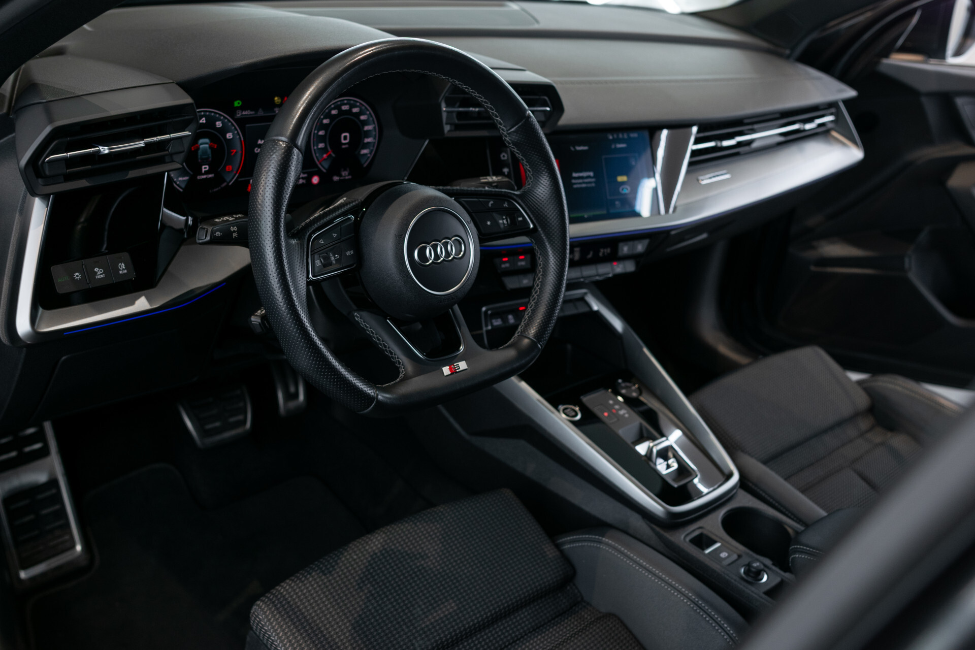 Audi A3 Sportback 30 TFSI S-Line Edition Blackline | Virtual | MMI Plus | Sound | LED | Sportstoelen | 18" | Ambient | New service/apk Foto 20