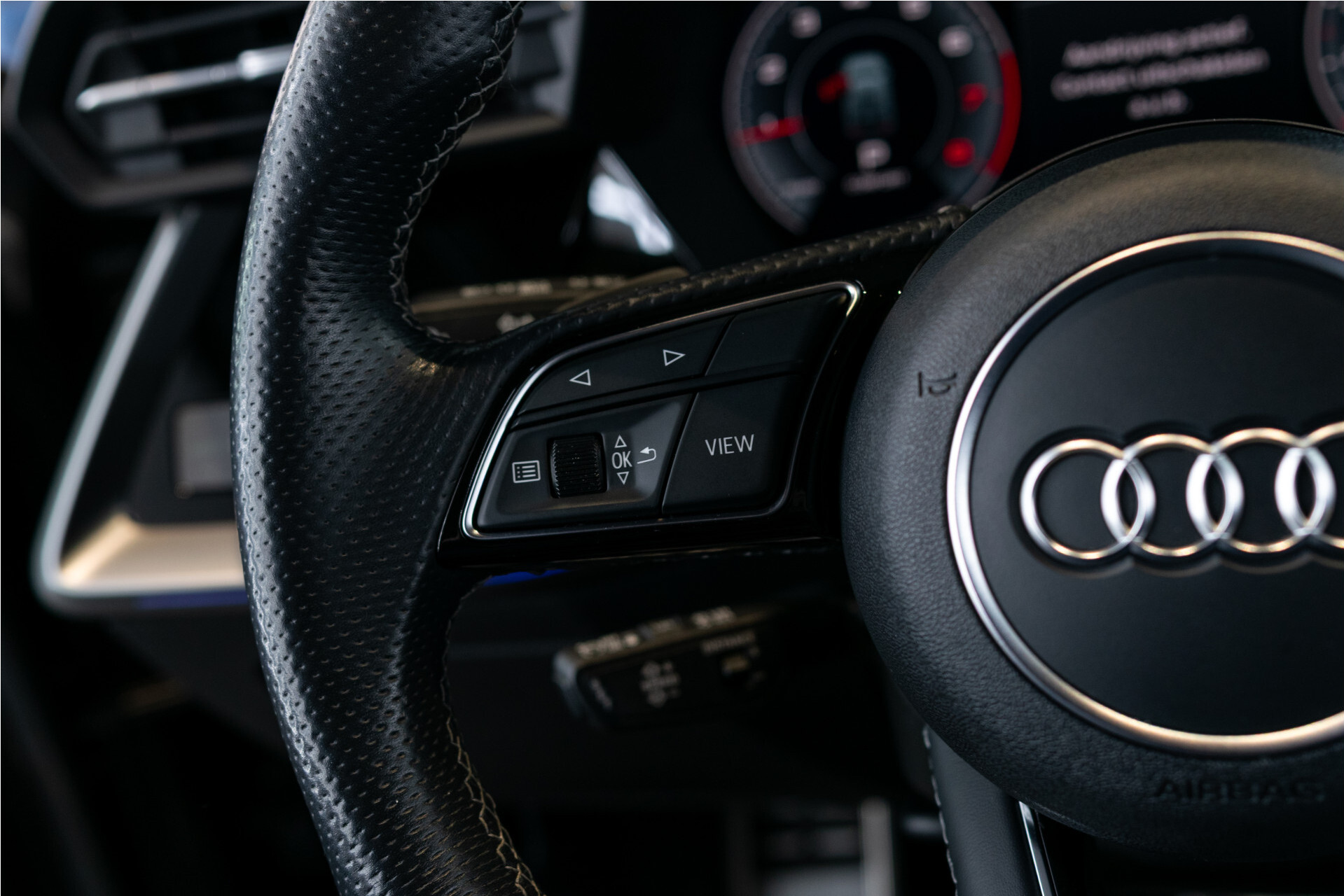 Audi A3 Sportback 30 TFSI S-Line Edition Blackline | Virtual | MMI Plus | Sound | LED | Sportstoelen | 18" | Ambient | New service/apk Foto 24