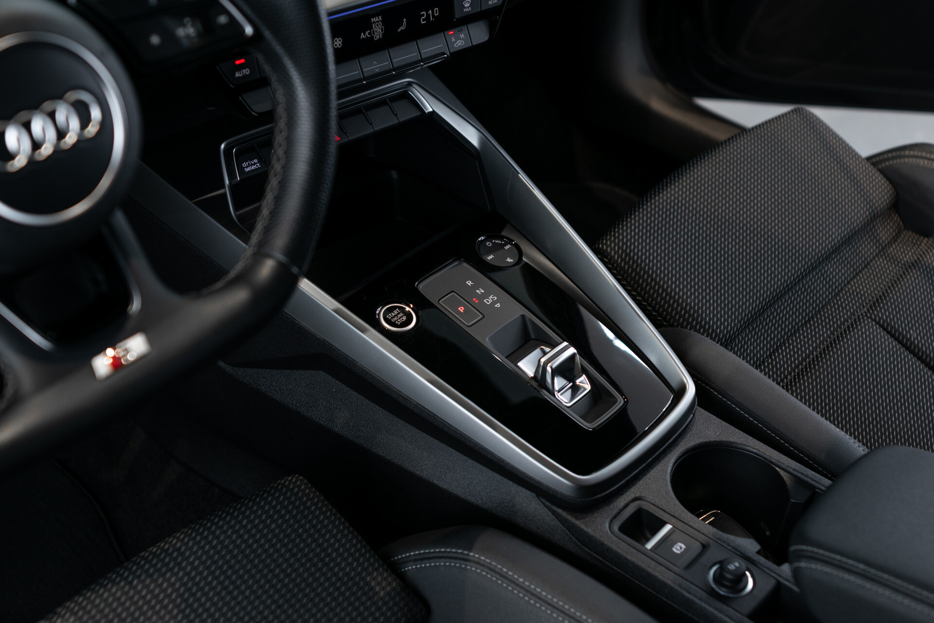 Audi A3 Sportback 30 TFSI S-Line Edition Blackline | Virtual | MMI Plus | Sound | LED | Sportstoelen | 18" | Ambient | New service/apk Foto 32