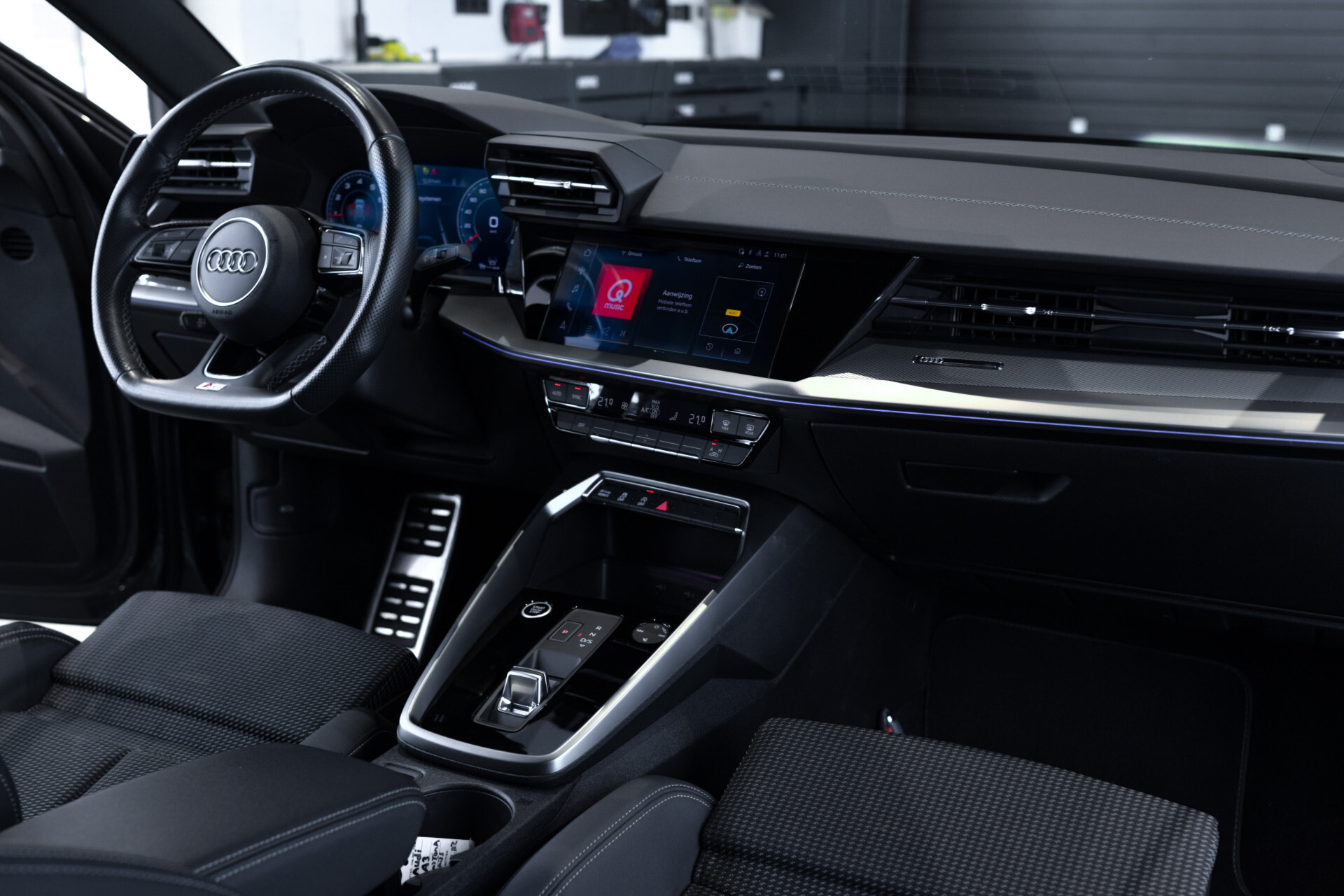 Audi A3 Sportback 30 TFSI S-Line Edition Blackline | Virtual | MMI Plus | Sound | LED | Sportstoelen | 18" | Ambient | New service/apk Foto 33