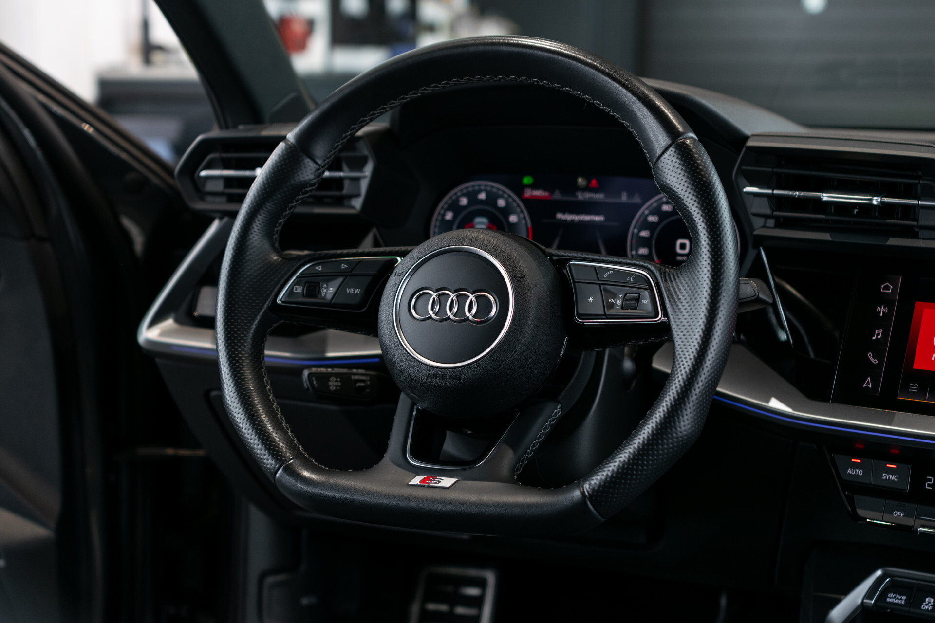 Audi A3 Sportback 30 TFSI S-Line Edition Blackline | Virtual | MMI Plus | Sound | LED | Sportstoelen | 18" | Ambient | New service/apk Foto 36