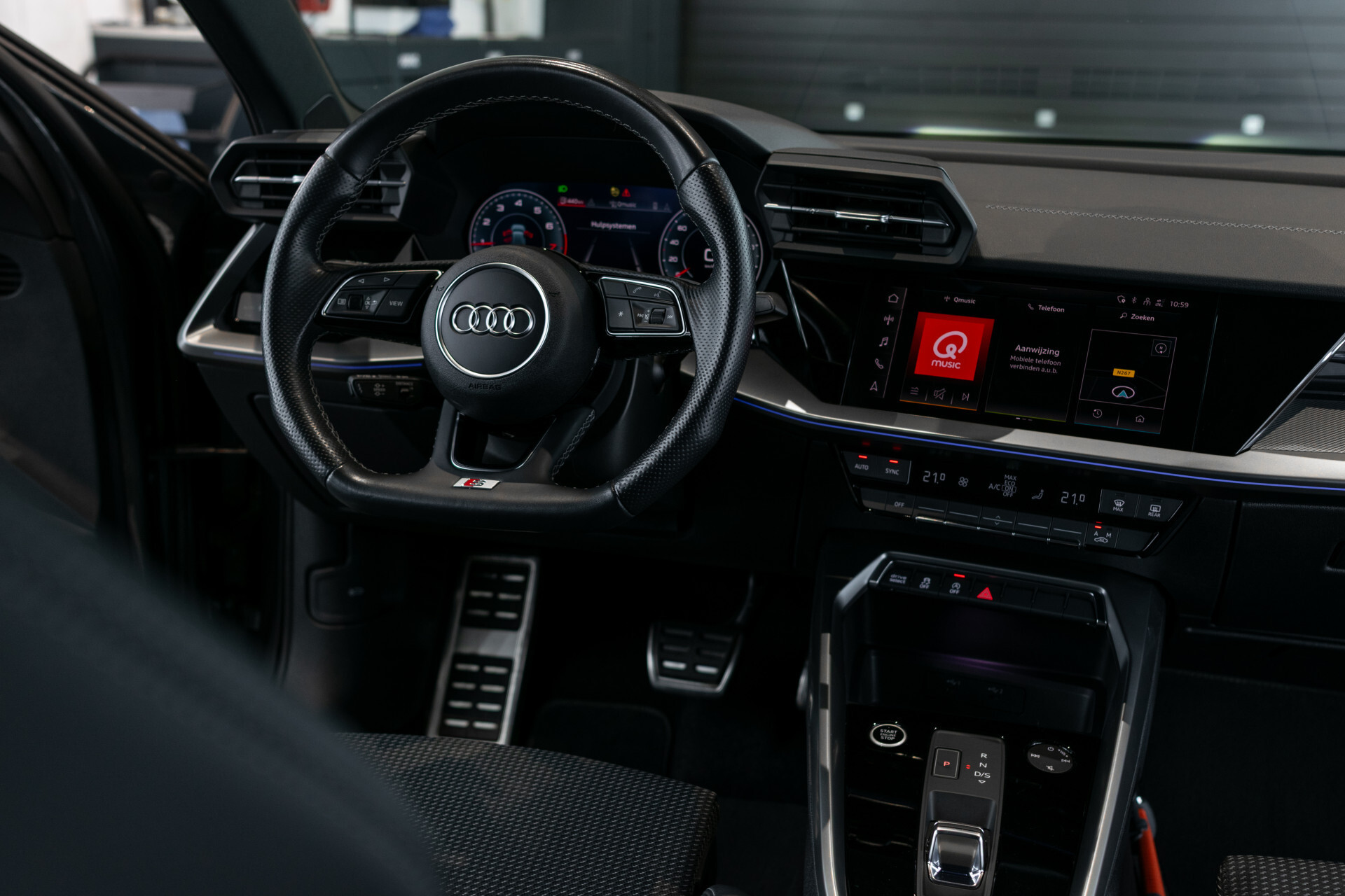 Audi A3 Sportback 30 TFSI S-Line Edition Blackline | Virtual | MMI Plus | Sound | LED | Sportstoelen | 18" | Ambient | New service/apk Foto 38