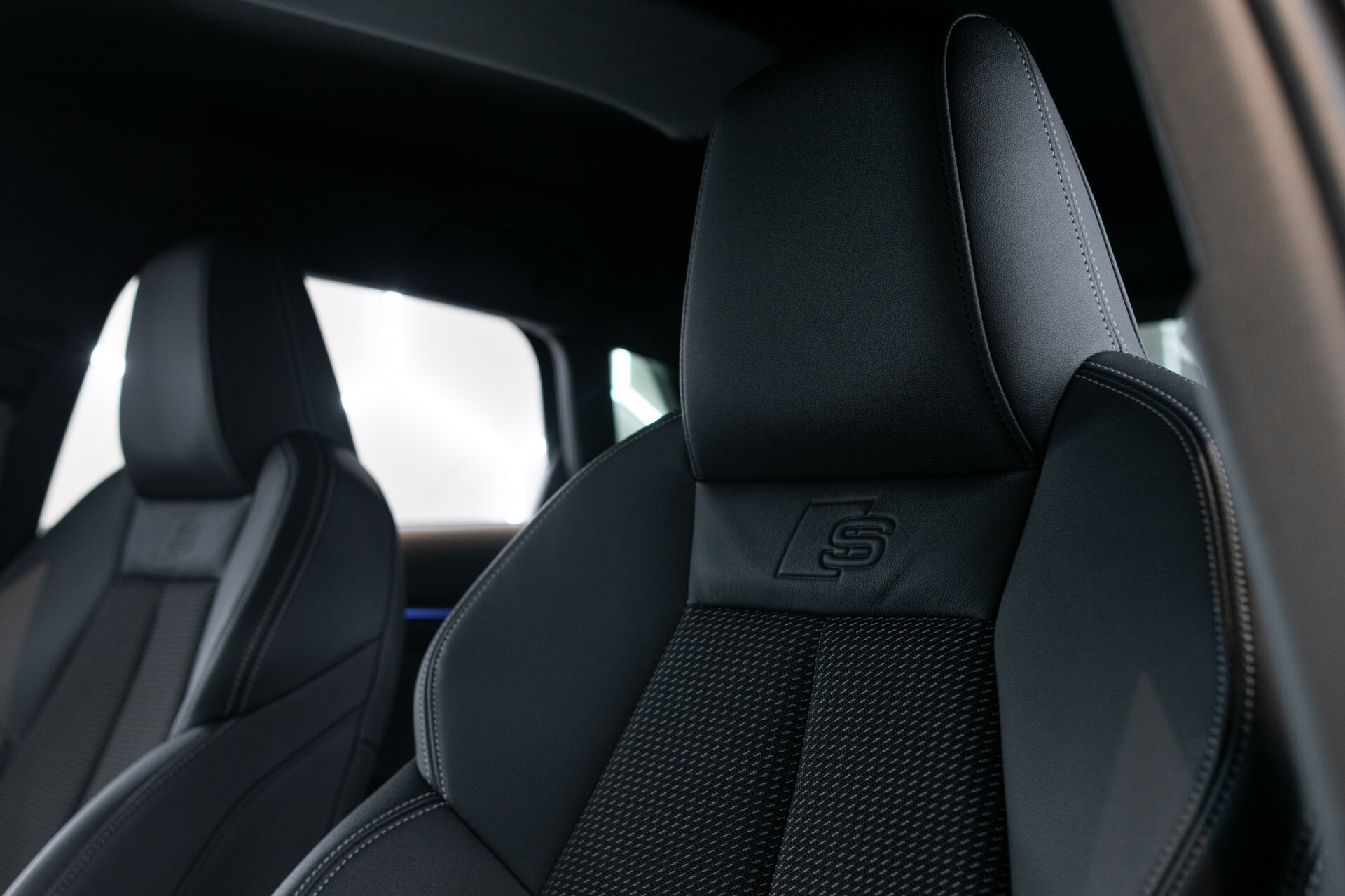 Audi A3 Sportback 30 TFSI S-Line Edition Blackline | Virtual | MMI Plus | Sound | LED | Sportstoelen | 18" | Ambient | New service/apk Foto 39