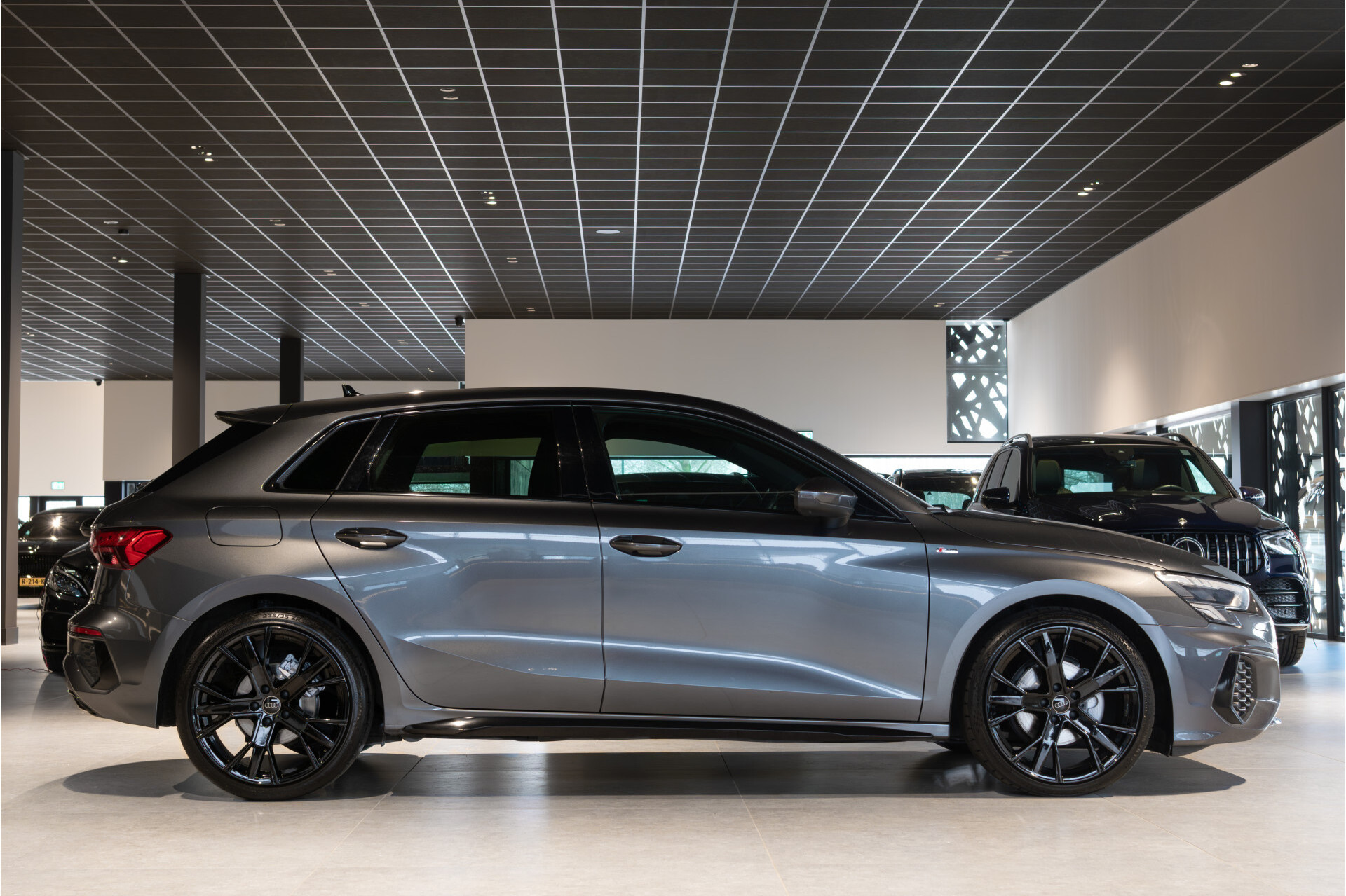 Audi A3 Sportback 30 TFSI S-Line Edition Blackline | Virtual | MMI Plus | Sound | LED | Sportstoelen | 18" | Ambient | New service/apk Foto 7