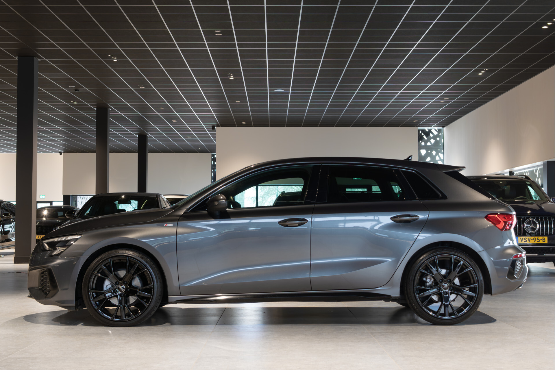 Audi A3 Sportback 30 TFSI S-Line Edition Blackline | Virtual | MMI Plus | Sound | LED | Sportstoelen | 18" | Ambient | New service/apk Foto 8