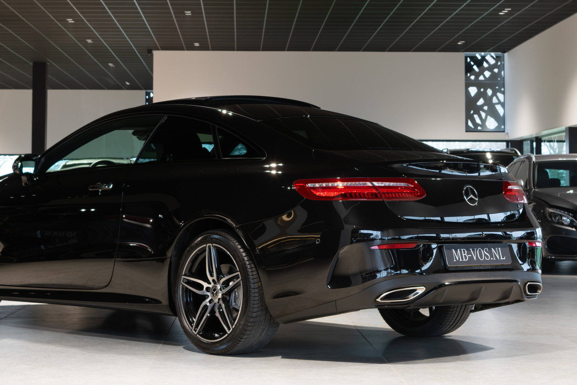 Mercedes-Benz E-Klasse Coupé 300 AMG Night | Pano | Keylessf | Distronic | Burmester | Mem | Flowing Lines Foto 27