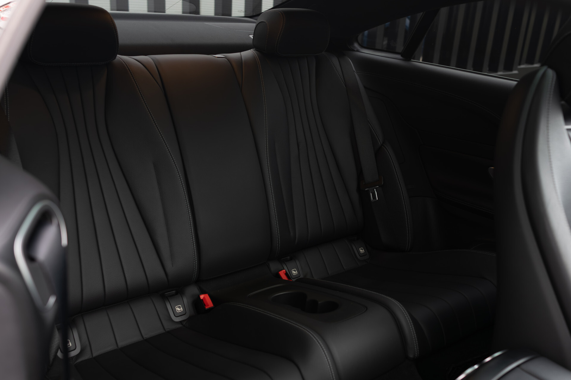 Mercedes-Benz E-Klasse Coupé 300 AMG Night | Pano | Keylessf | Distronic | Burmester | Mem | Flowing Lines Foto 7