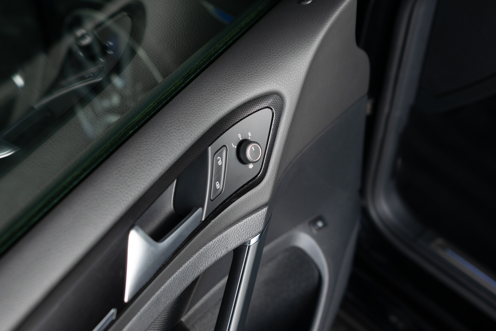 Volkswagen Golf 1.4 TSI GTE Executive Plus | 1ste eigenaar | New Service | Trekhaak | Sportstoelen | LED | 18" | ECC | SOH 83% | Cruise Control Foto 15