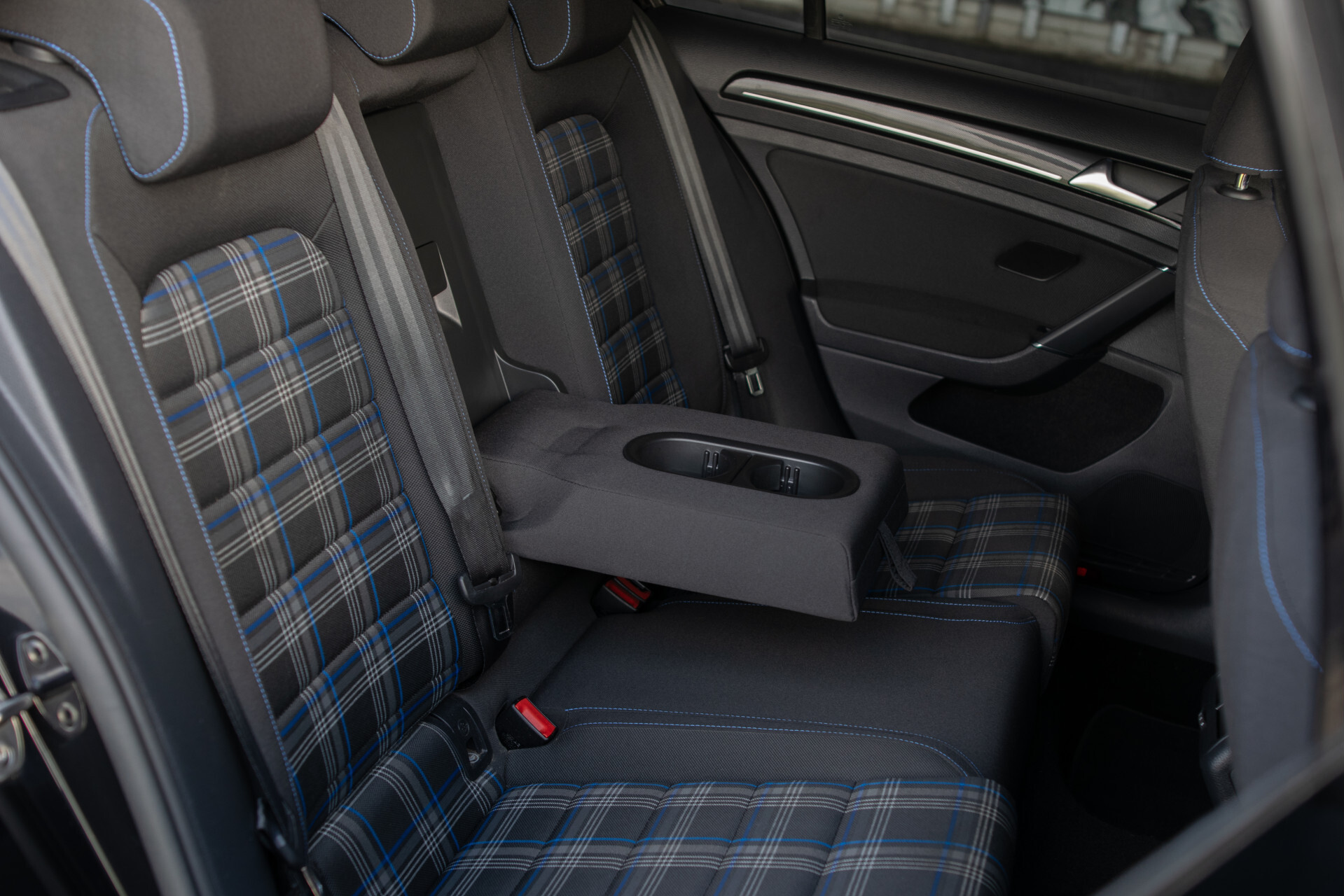 Volkswagen Golf 1.4 TSI GTE Executive Plus | 1ste eigenaar | New Service | Trekhaak | Sportstoelen | LED | 18" | ECC | SOH 83% | Cruise Control Foto 16