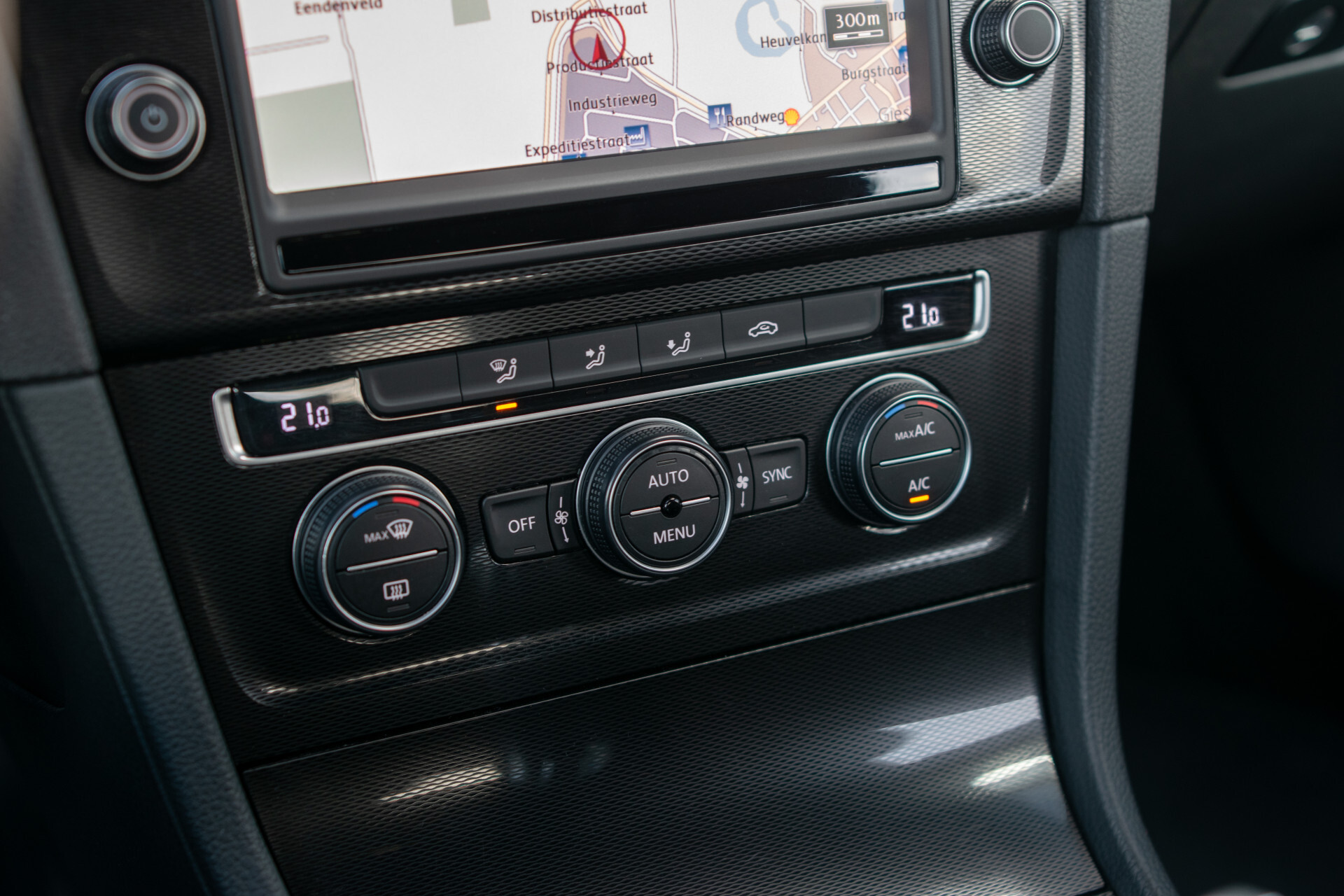 Volkswagen Golf 1.4 TSI GTE Executive Plus | 1ste eigenaar | New Service | Trekhaak | Sportstoelen | LED | 18" | ECC | SOH 83% | Cruise Control Foto 27