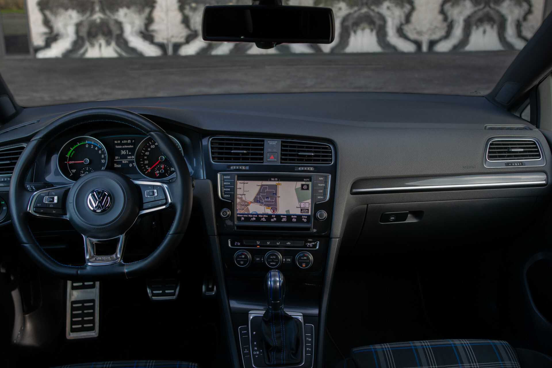 Volkswagen Golf 1.4 TSI GTE Executive Plus | 1ste eigenaar | New Service | Trekhaak | Sportstoelen | LED | 18" | ECC | SOH 83% | Cruise Control Foto 28