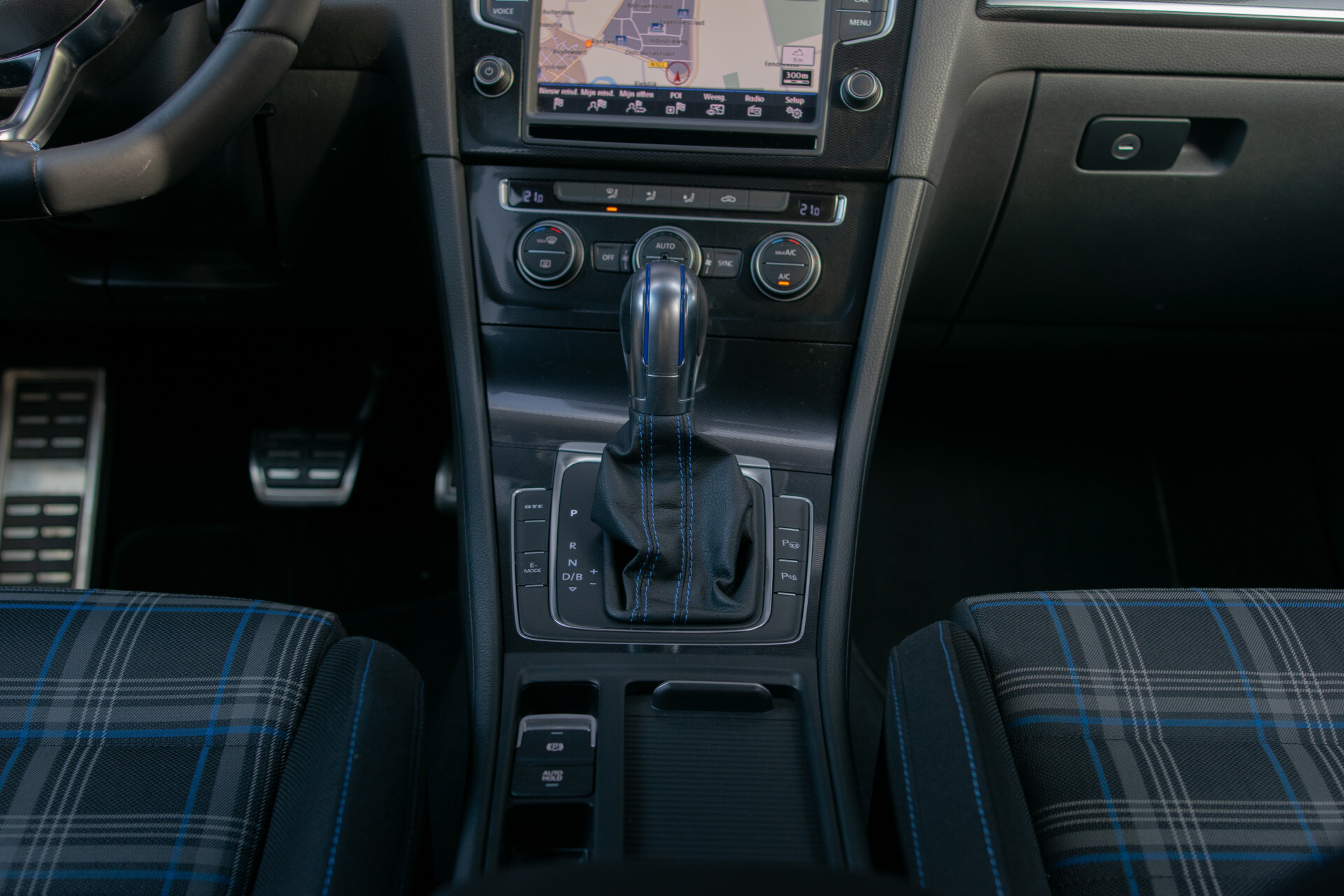 Volkswagen Golf 1.4 TSI GTE Executive Plus | 1ste eigenaar | New Service | Trekhaak | Sportstoelen | LED | 18" | ECC | SOH 83% | Cruise Control Foto 30