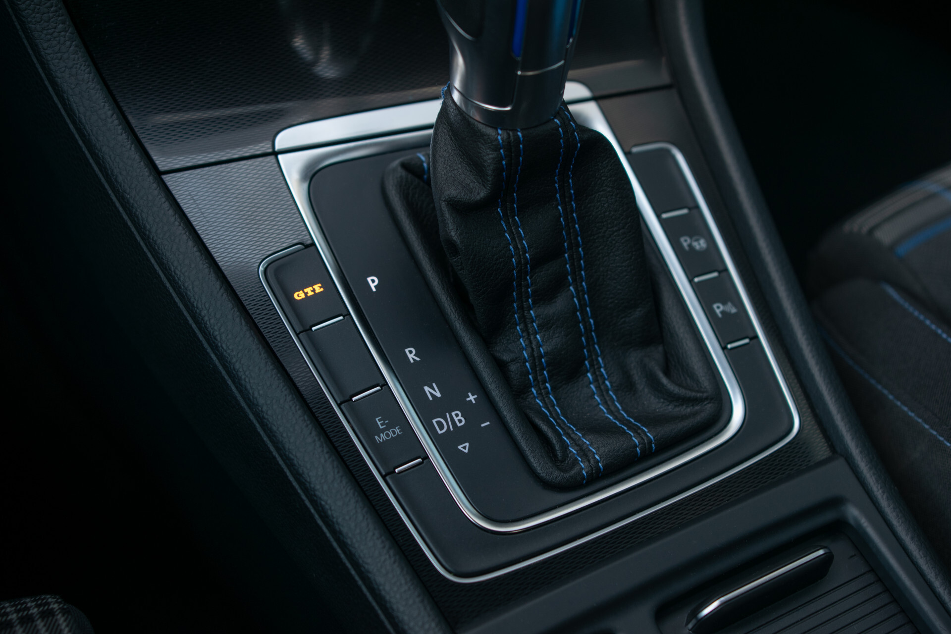 Volkswagen Golf 1.4 TSI GTE Executive Plus | 1ste eigenaar | New Service | Trekhaak | Sportstoelen | LED | 18" | ECC | SOH 83% | Cruise Control Foto 31