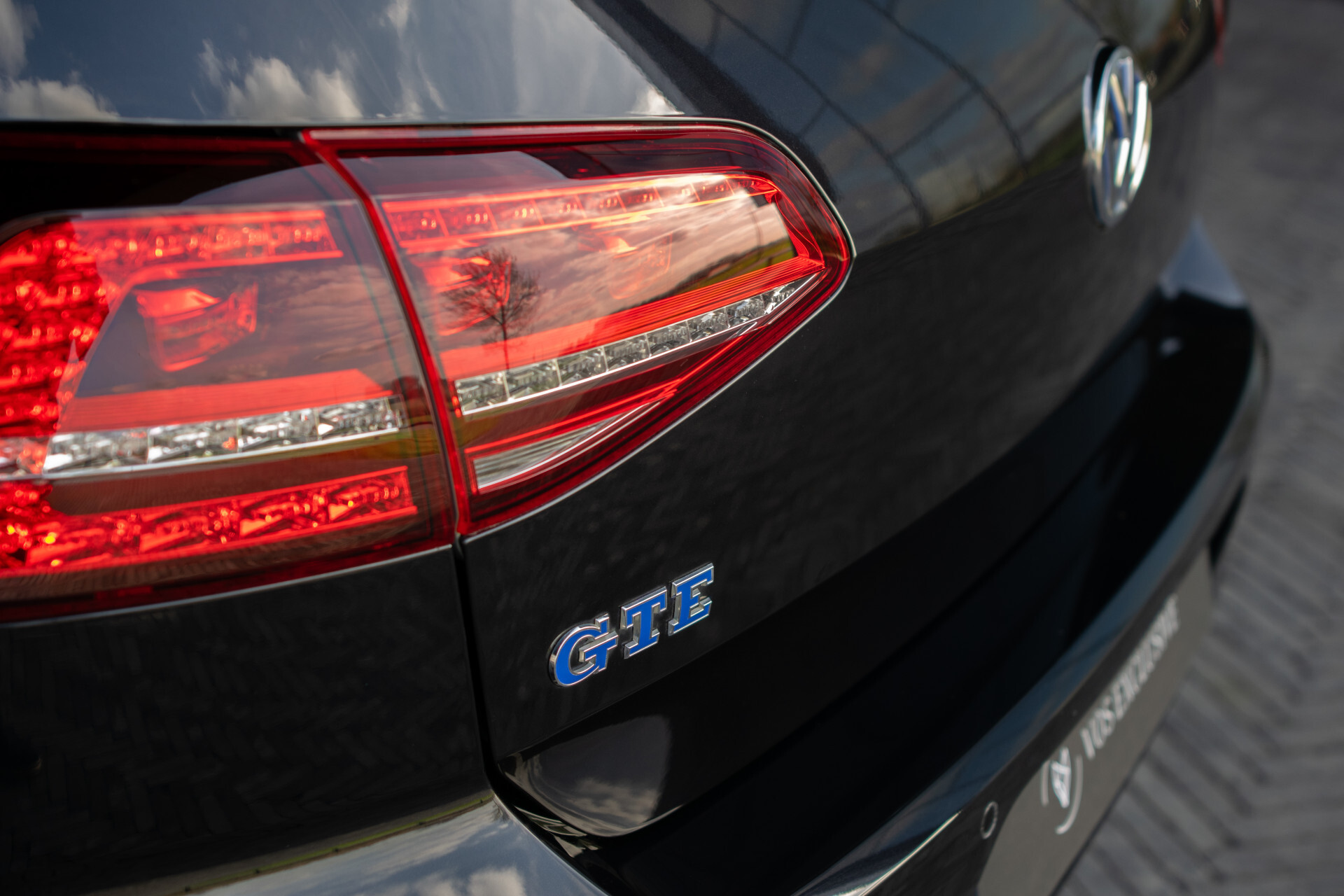 Volkswagen Golf 1.4 TSI GTE Executive Plus | 1ste eigenaar | New Service | Trekhaak | Sportstoelen | LED | 18" | ECC | SOH 83% | Cruise Control Foto 34